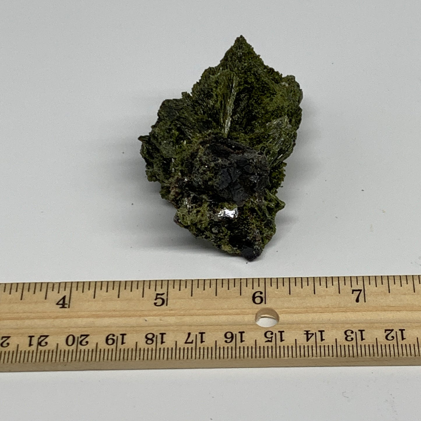 82.4g,2.4"x1.6"x1.2",Green Epidote Custer/Leaf Mineral Specimen @Pakistan,B27489
