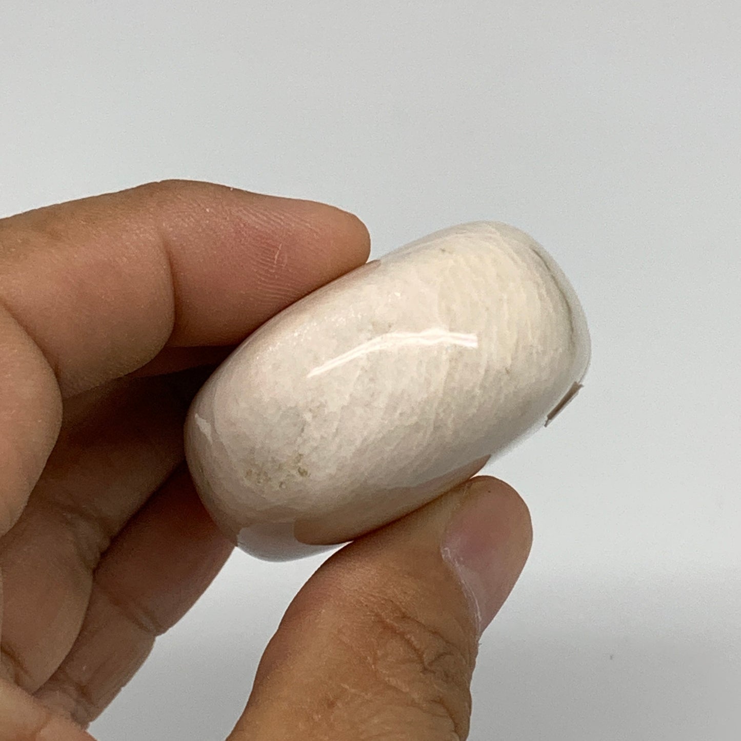 100g,2.4"x1.7"x0.9", Peach Moonstone Polished Palm-Stone Gemstone, B34751