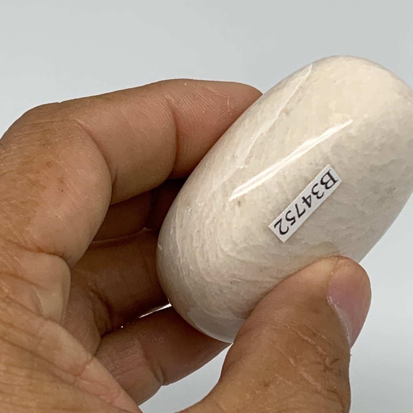 86.6g,2.1"x1.6"x0.9", Peach Moonstone Polished Palm-Stone Gemstone, B34752