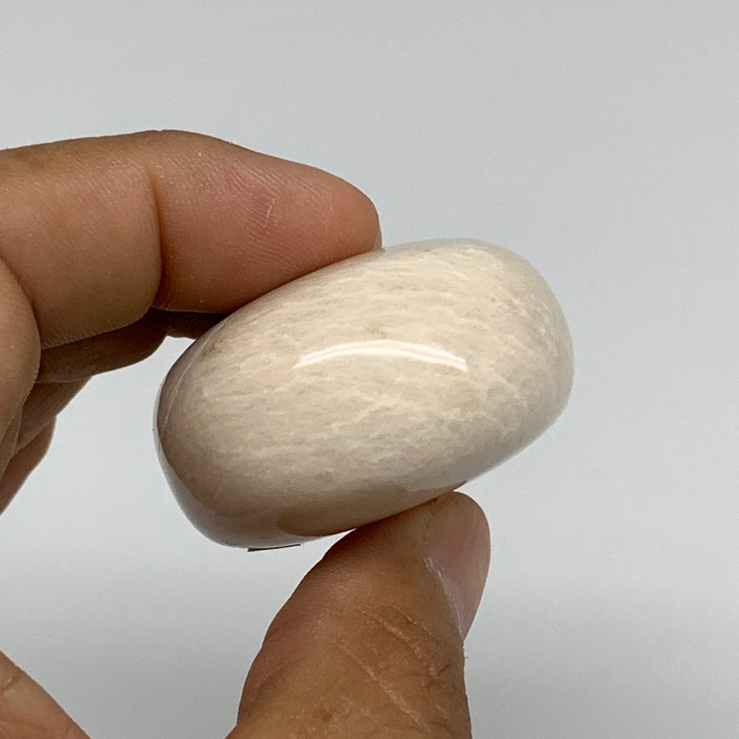 86.6g,2.1"x1.6"x0.9", Peach Moonstone Polished Palm-Stone Gemstone, B34752