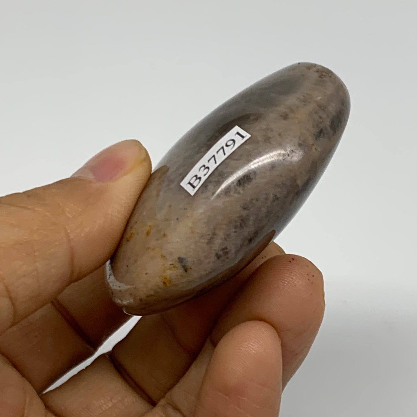 82.6g, 2.2"x1.9"x0.9",  Black Moonstone Crystal Palm-Stone Polished, B37791