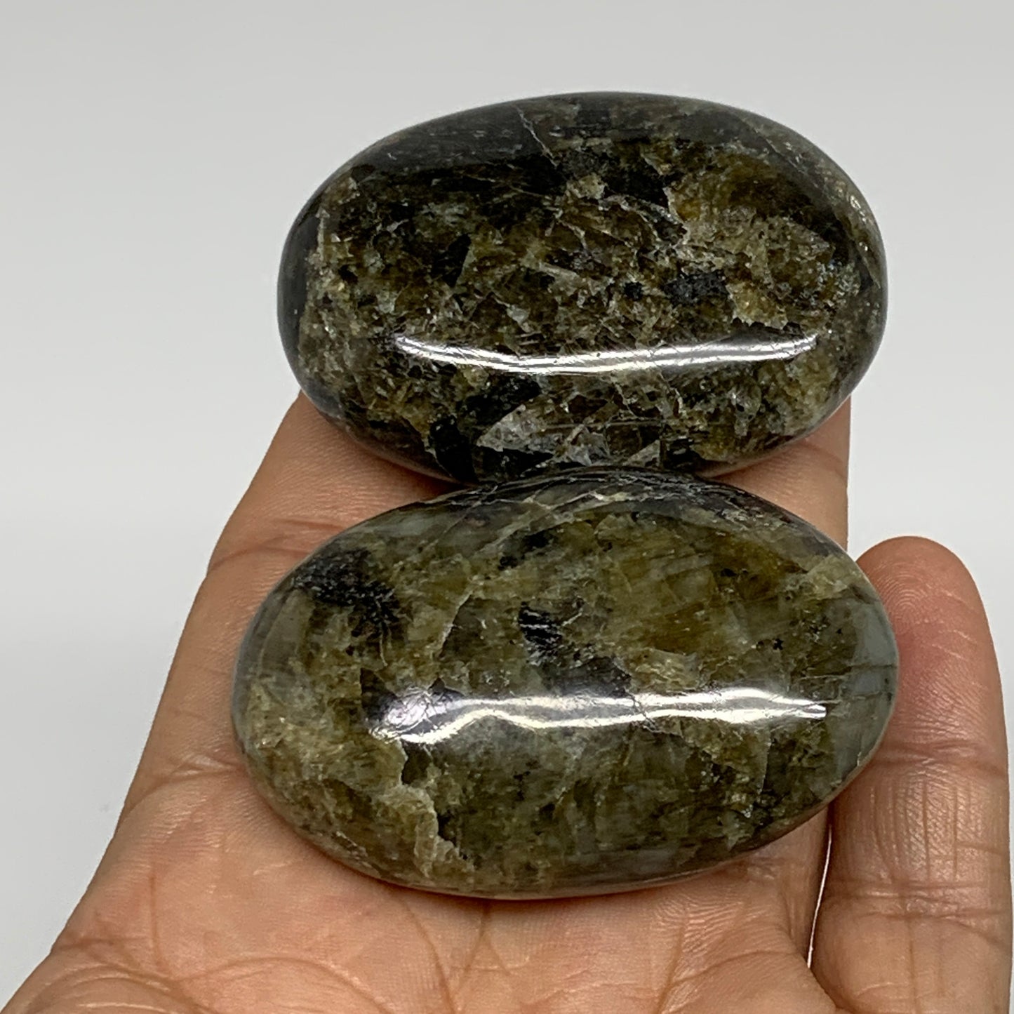 125.3g, 2.1"-2.1", 2pcs, Labradorite Palm-stone Polished Gemstone, B35530