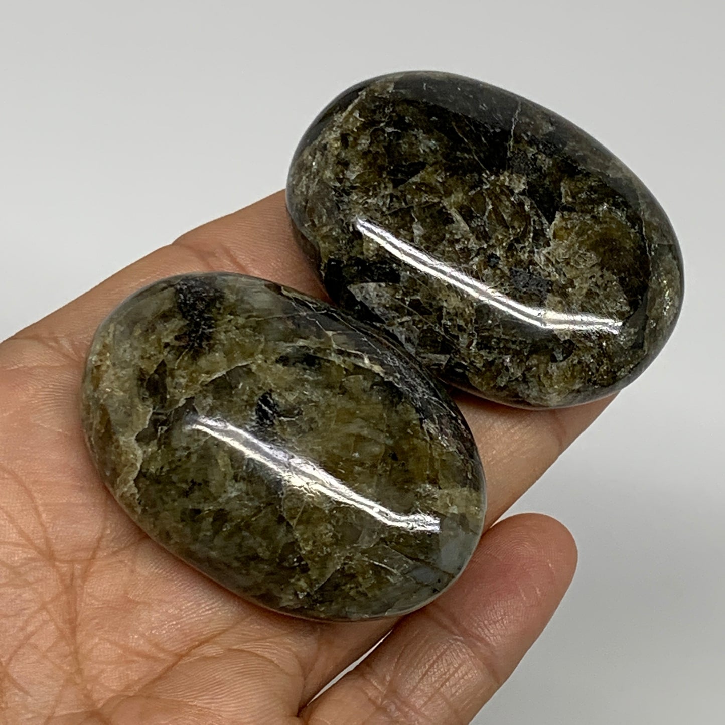 125.3g, 2.1"-2.1", 2pcs, Labradorite Palm-stone Polished Gemstone, B35530