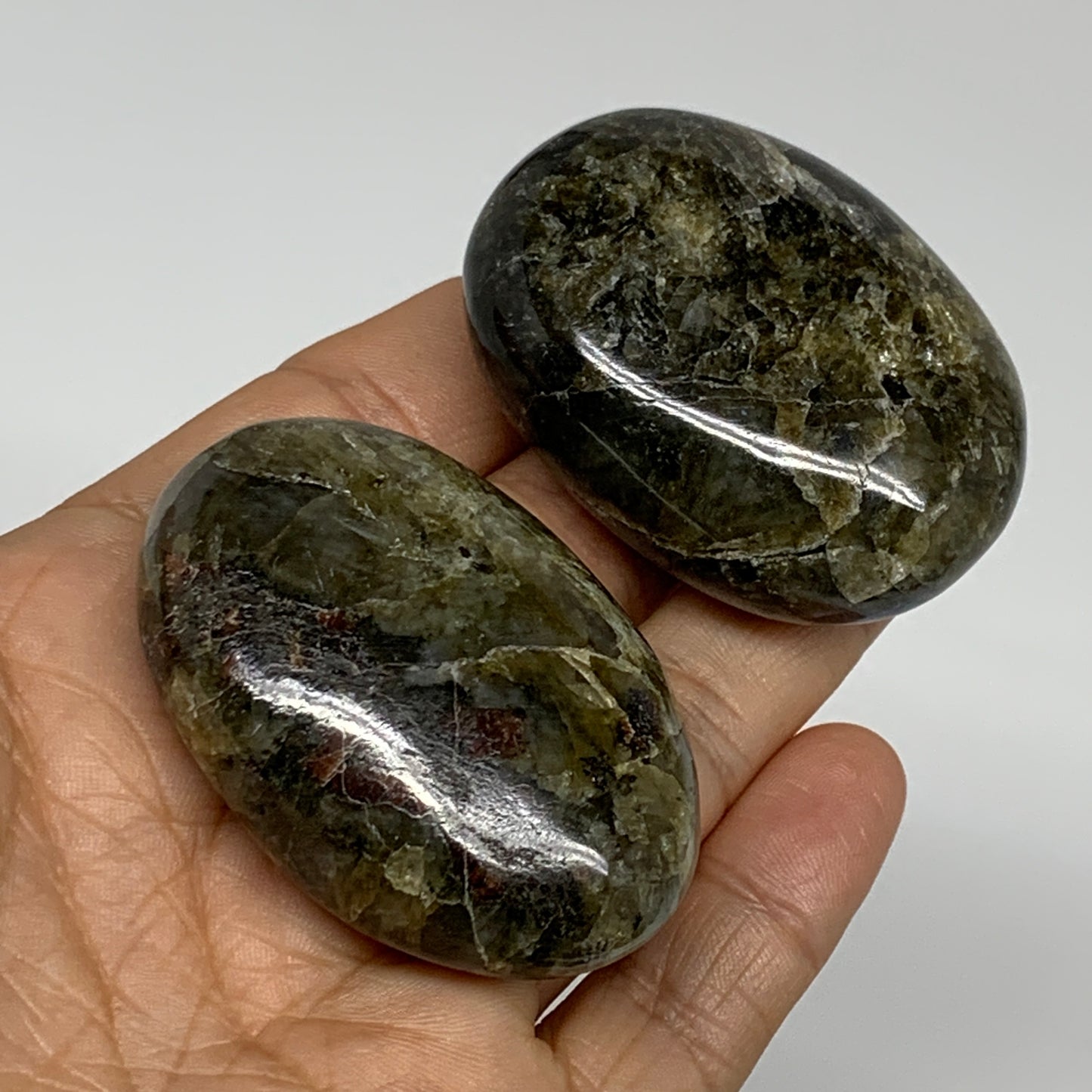 125.3g, 2.1"-2.1", 2pcs, Labradorite Palm-stone Polished Gemstone, B35530