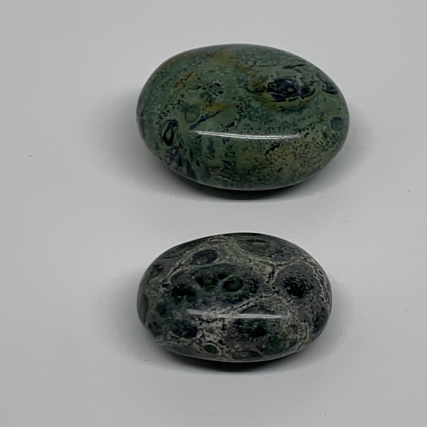 150g, 1.8"-2.2", 2pcs,  Crocodile Kambaba Jasper Palm-Stone, B37805