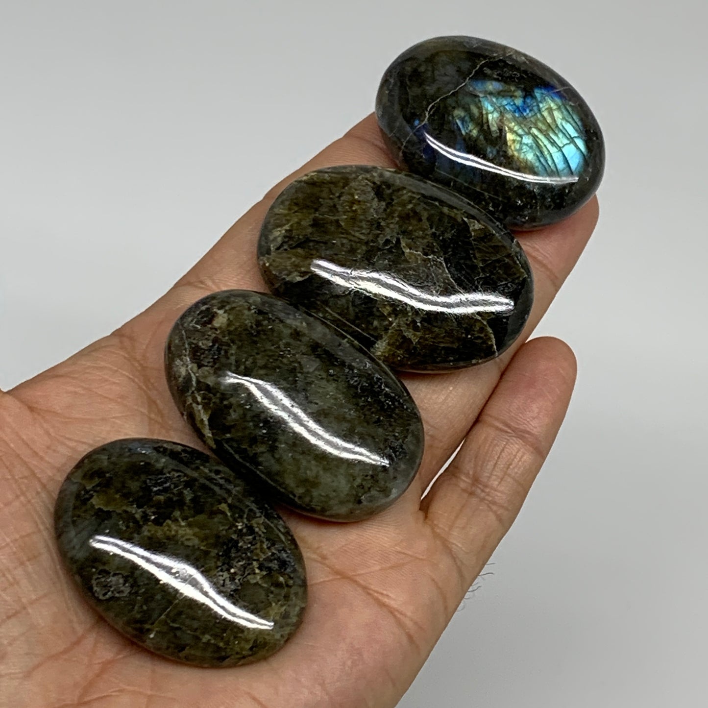 159.9g, 1.8"-2", 4pcs, Labradorite Palm-stone Polished Gemstone, B35551