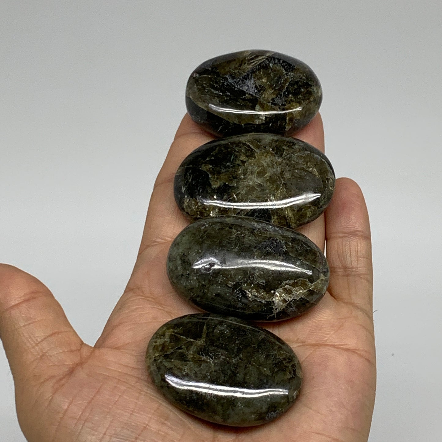 159.9g, 1.8"-2", 4pcs, Labradorite Palm-stone Polished Gemstone, B35551