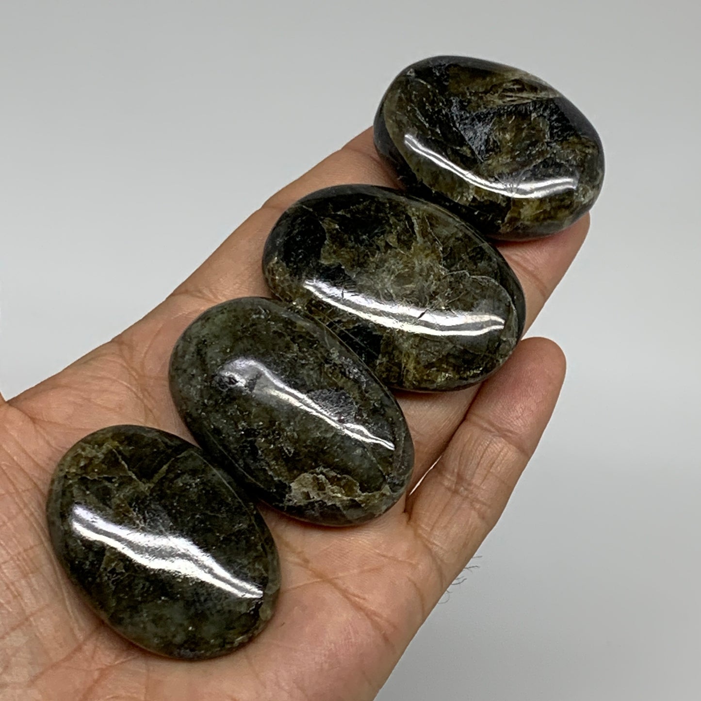 159.9g, 1.8"-2", 4pcs, Labradorite Palm-stone Polished Gemstone, B35551