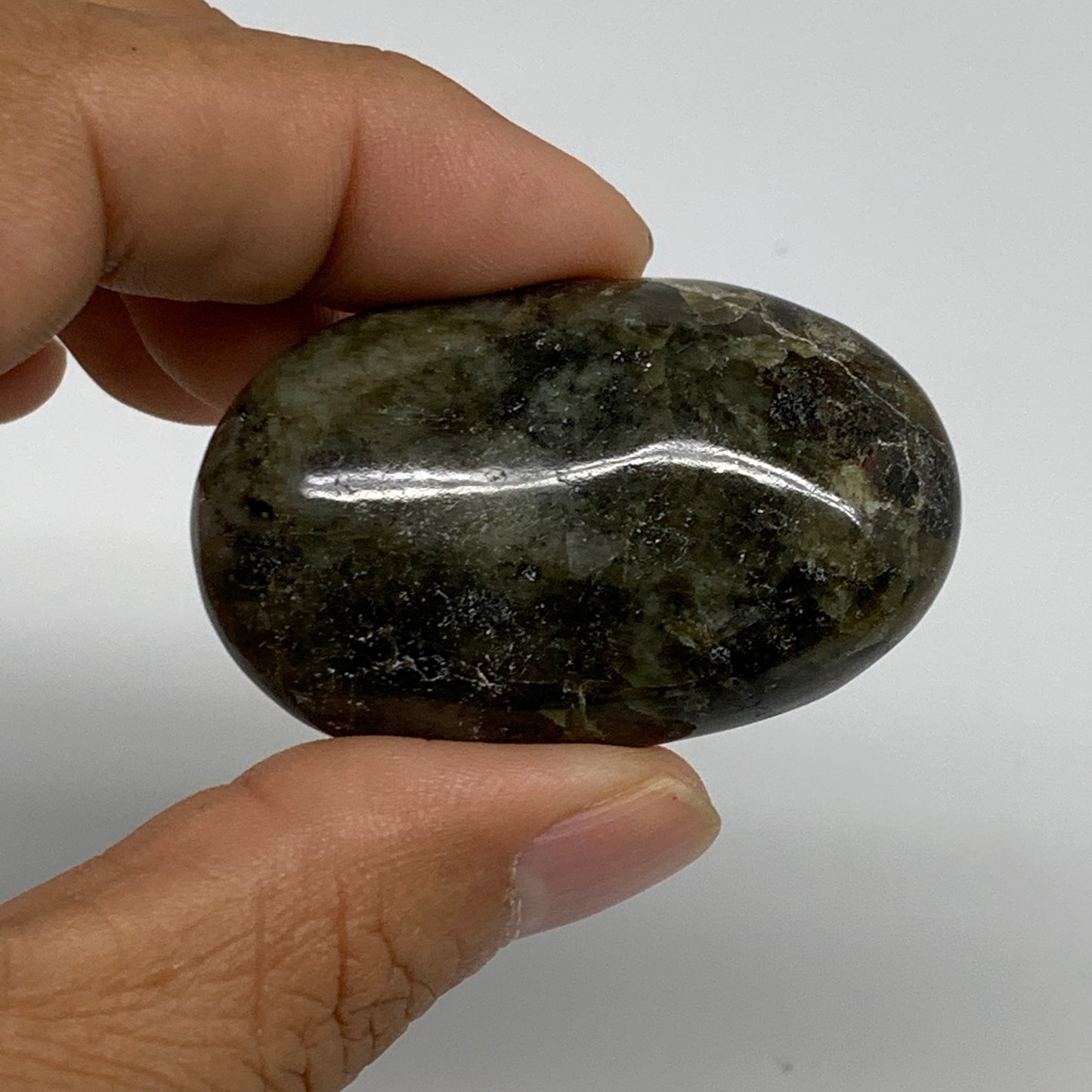 159.9g, 1.8"-2", 4pcs, Labradorite Palm-stone Polished Gemstone, B35551