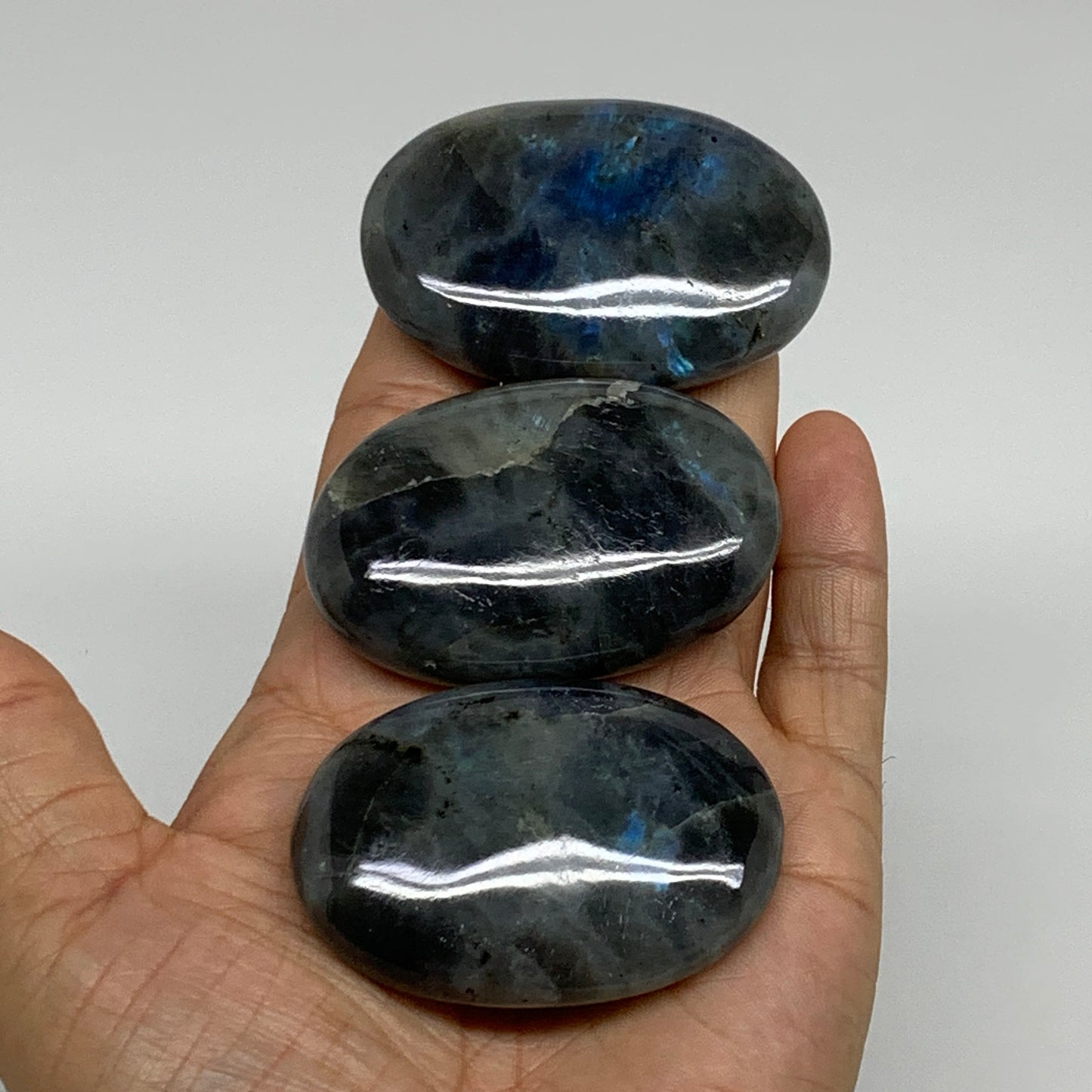 174.7g, 2.2"-2.3", 3pcs, Labradorite Palm-stone Polished Gemstone, B35554