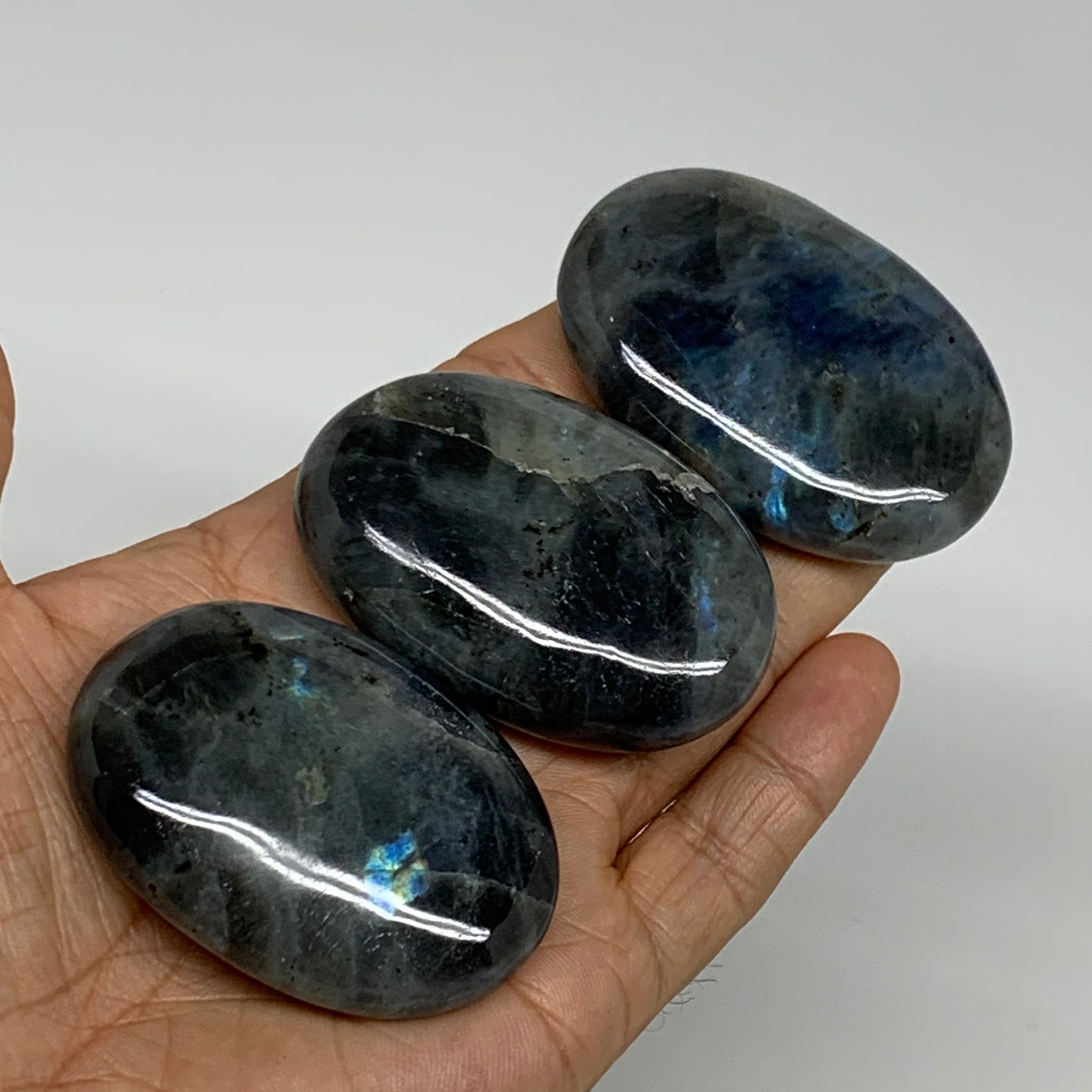 174.7g, 2.2"-2.3", 3pcs, Labradorite Palm-stone Polished Gemstone, B35554