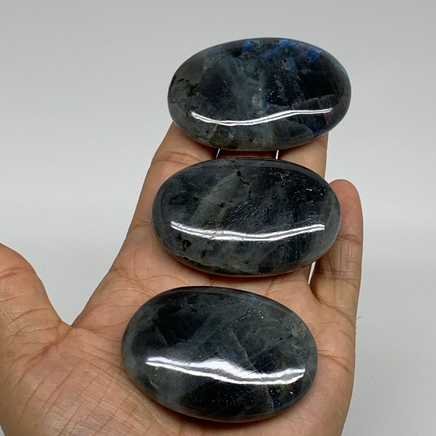 174.7g, 2.2"-2.3", 3pcs, Labradorite Palm-stone Polished Gemstone, B35554