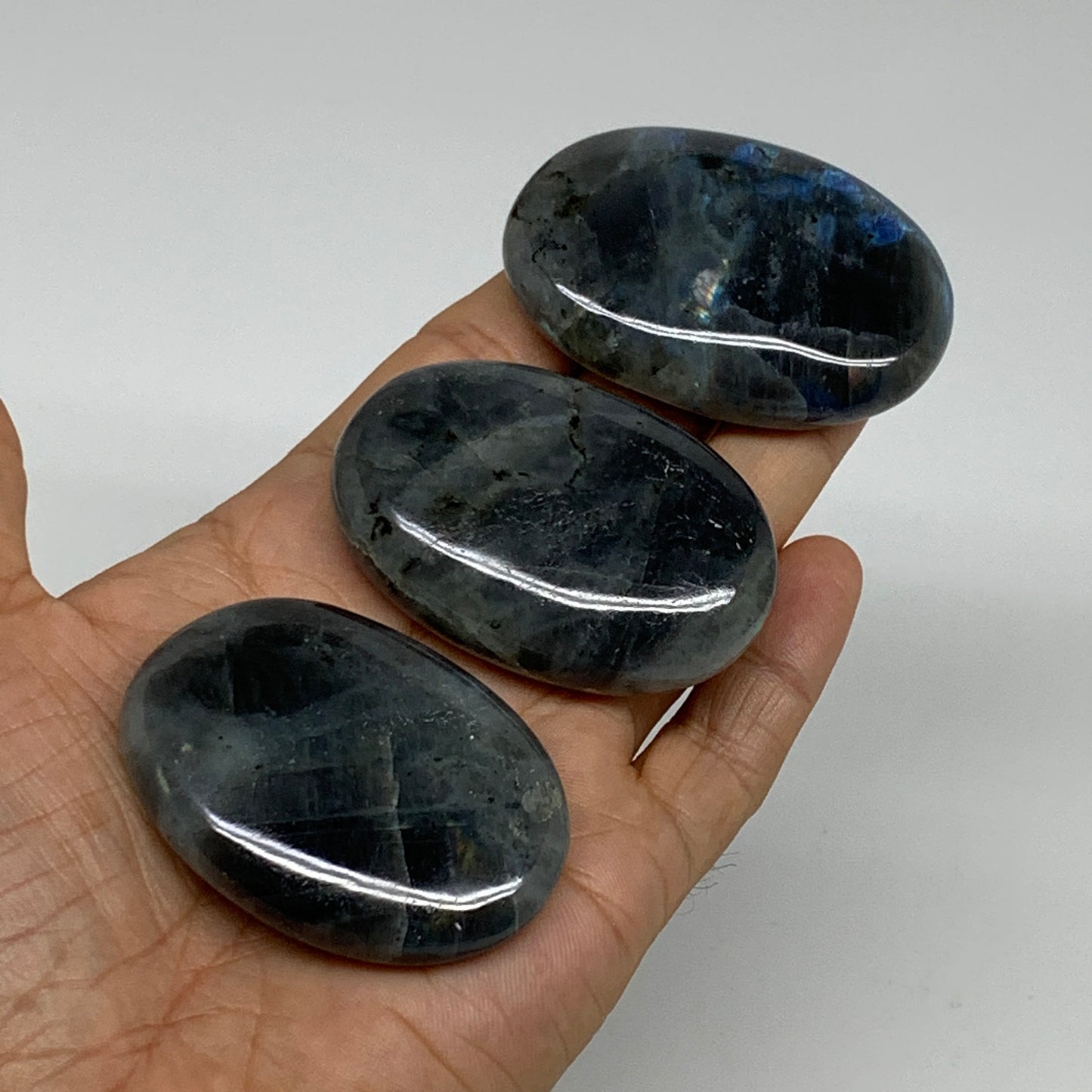 174.7g, 2.2"-2.3", 3pcs, Labradorite Palm-stone Polished Gemstone, B35554