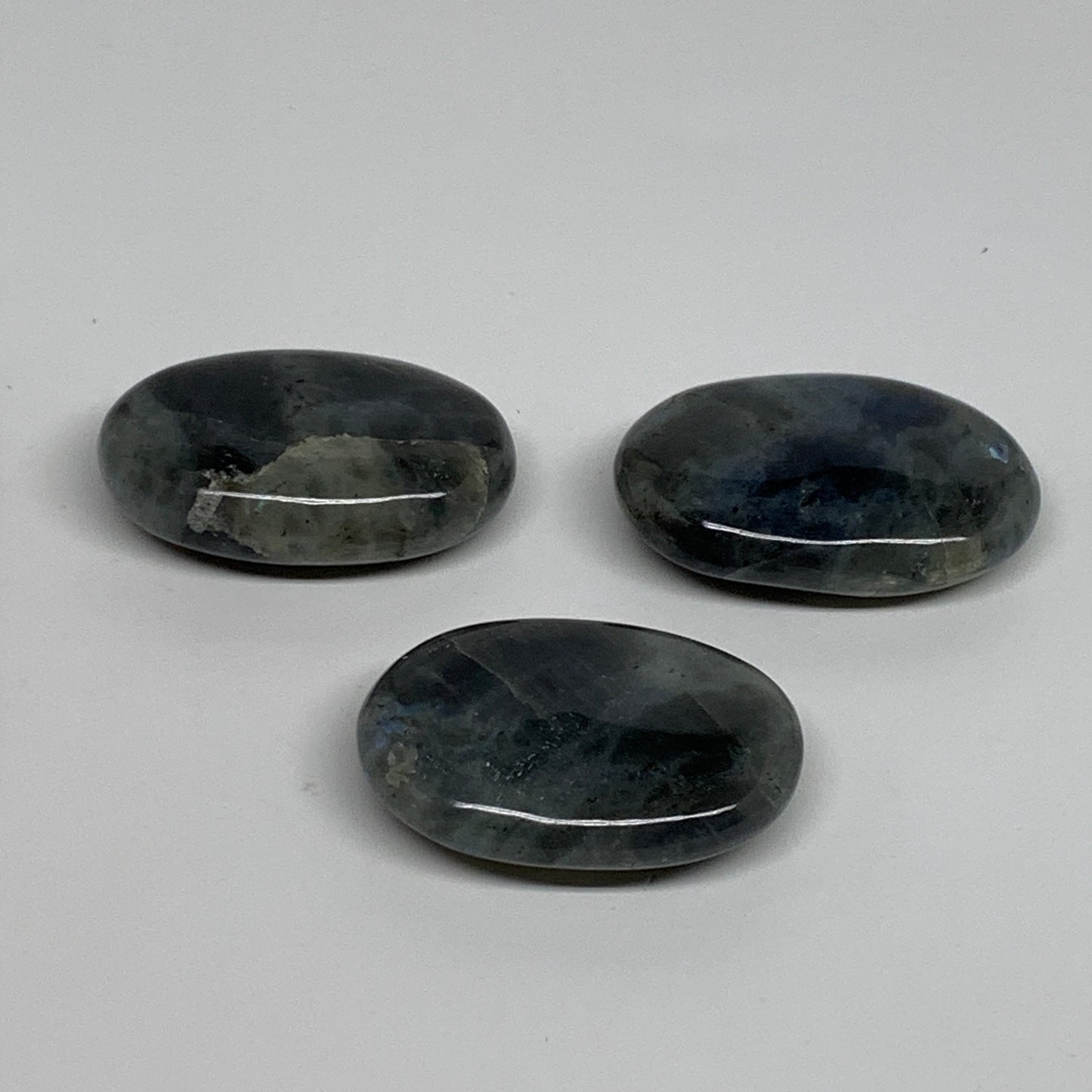 174.7g, 2.2"-2.3", 3pcs, Labradorite Palm-stone Polished Gemstone, B35554