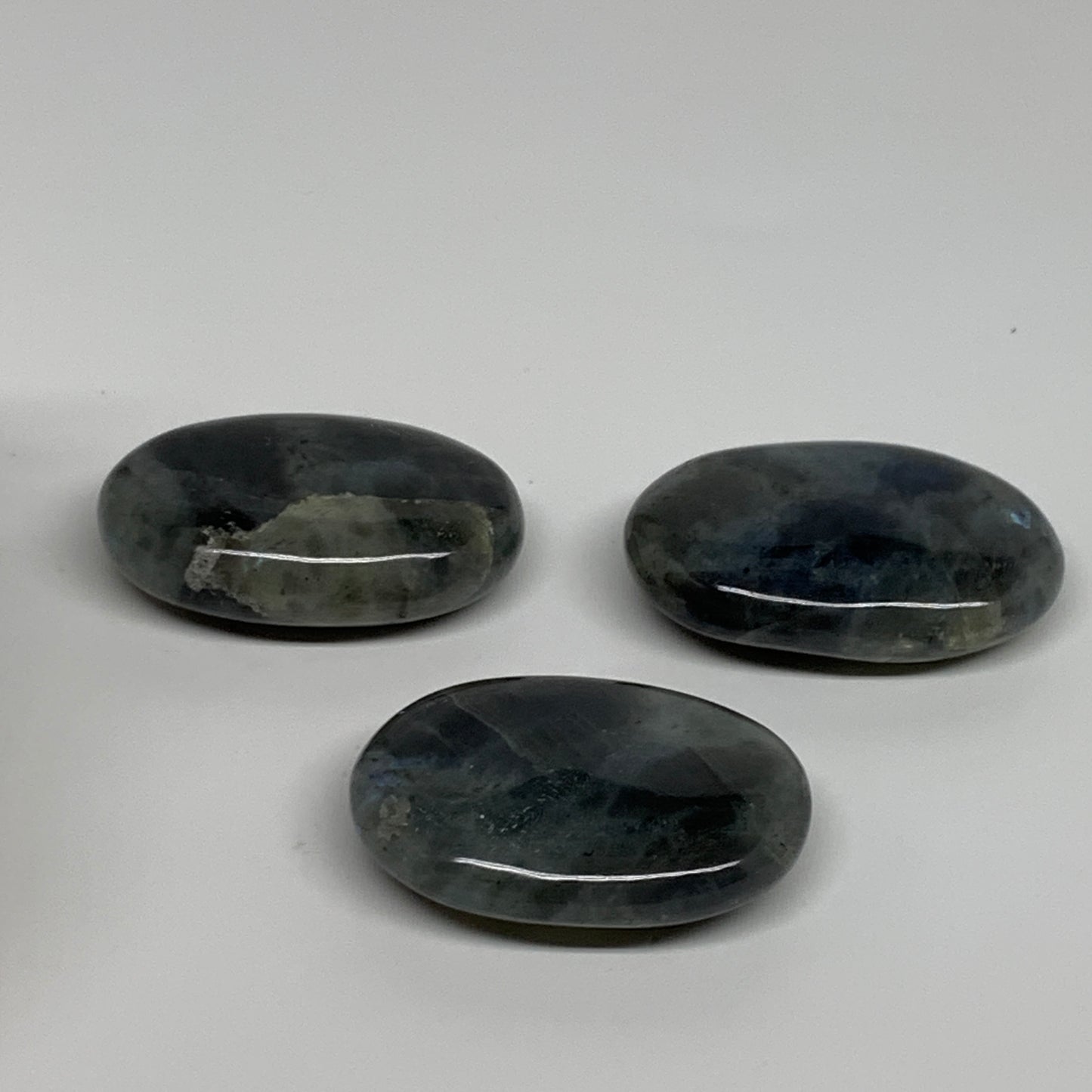 174.7g, 2.2"-2.3", 3pcs, Labradorite Palm-stone Polished Gemstone, B35554
