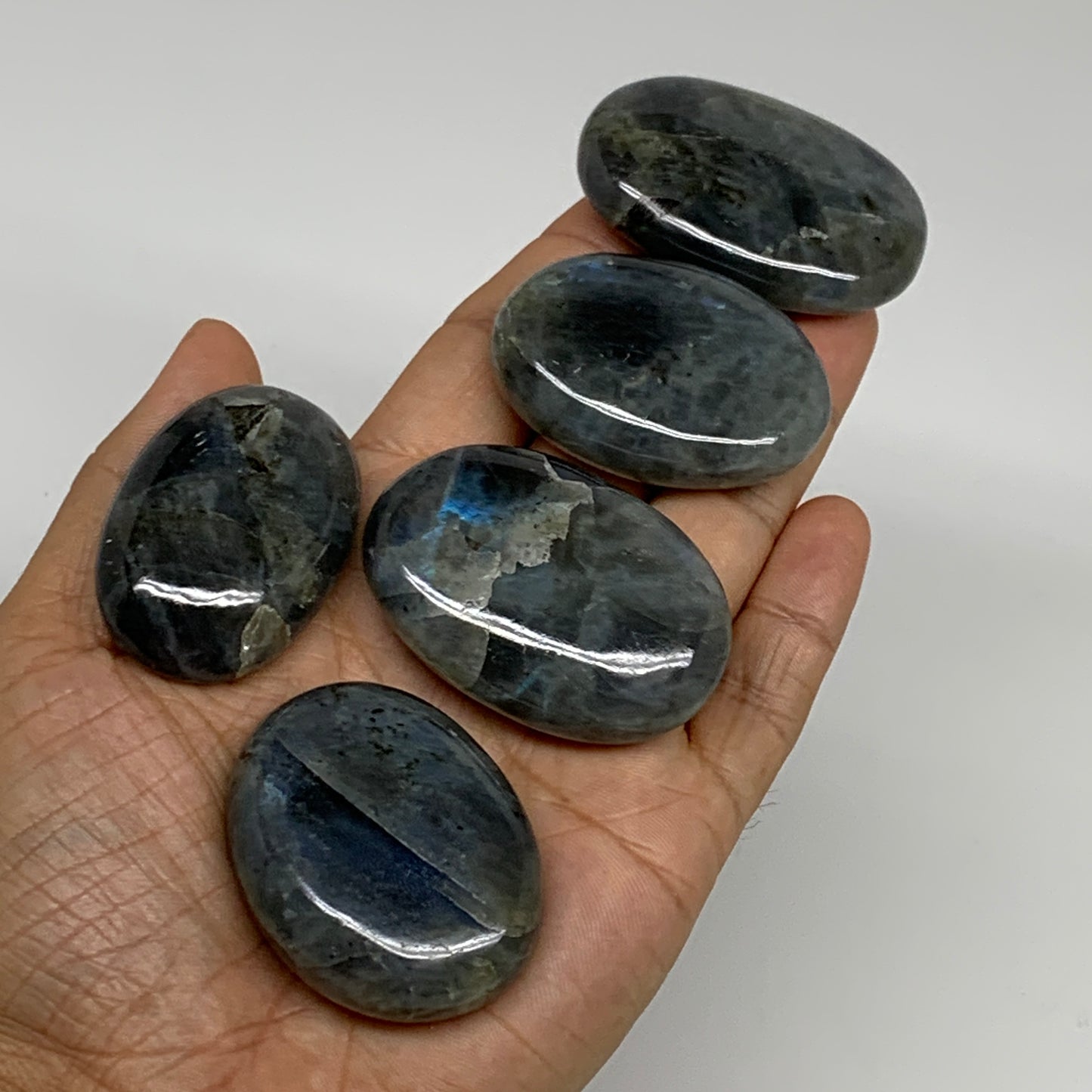 208.9g, 1.7"-2", 5pcs, Labradorite Palm-stone Tumbled Reiki, B35557