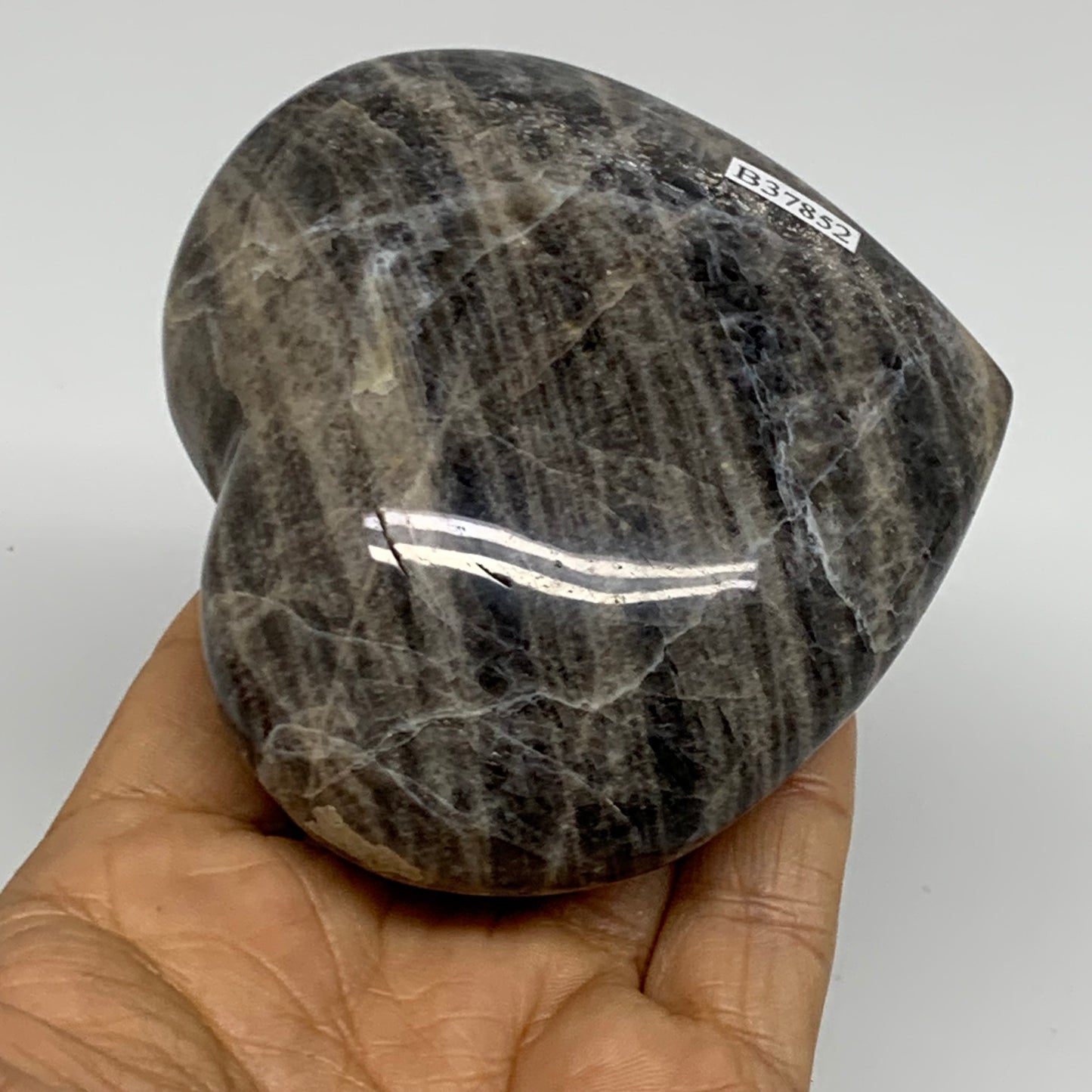 0.76 lbs, 3.2"x3.5"x1.6", Black Moonstone Heart Polished Crystal Decor, B37852