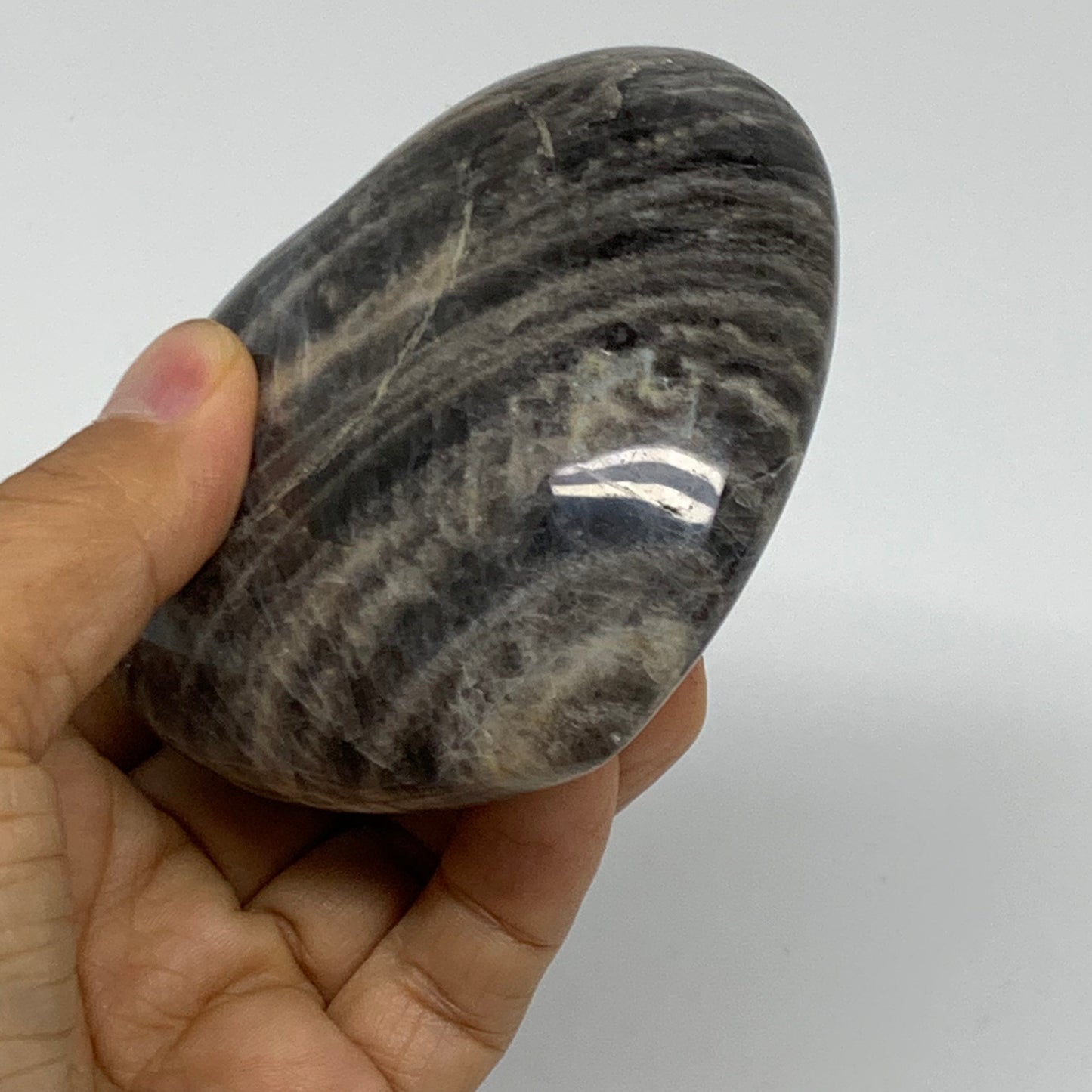 0.76 lbs, 3.2"x3.5"x1.6", Black Moonstone Heart Polished Crystal Decor, B37852