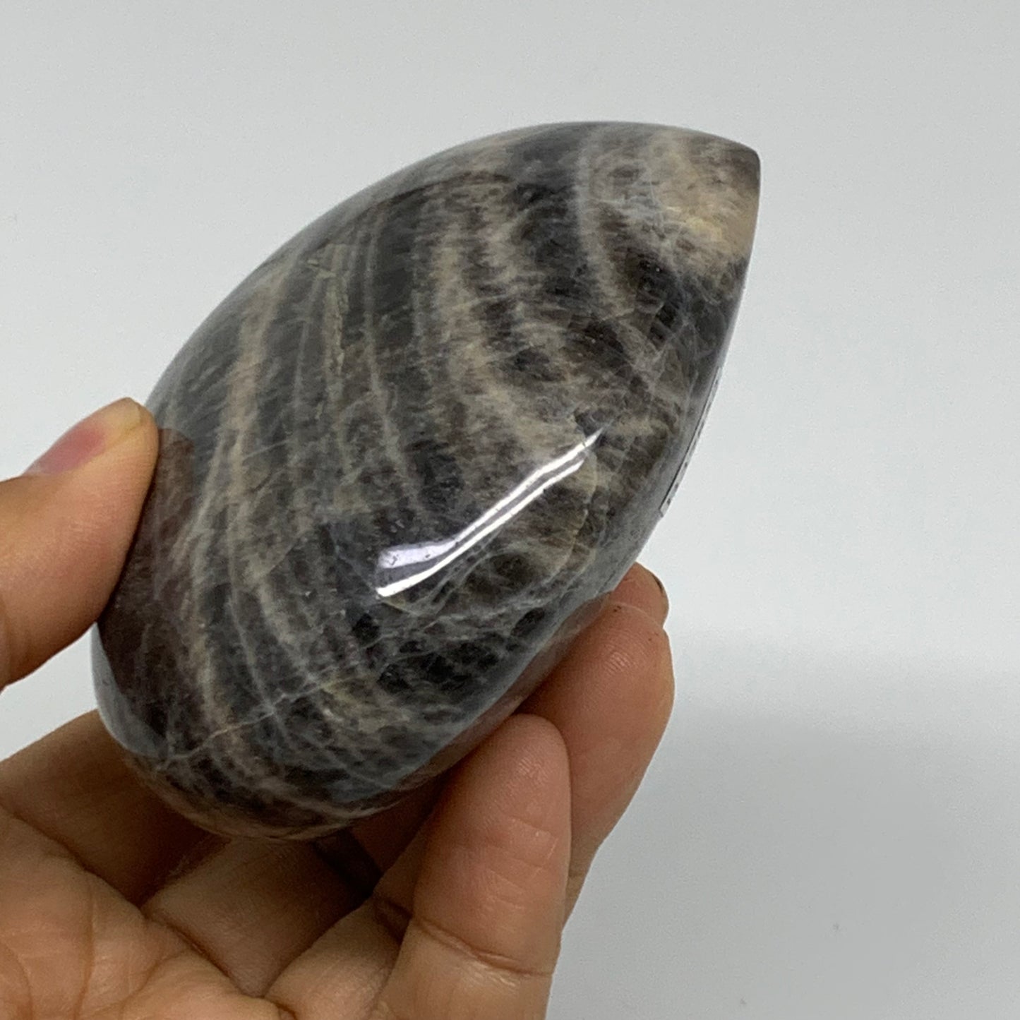 0.76 lbs, 3.2"x3.5"x1.6", Black Moonstone Heart Polished Crystal Decor, B37852