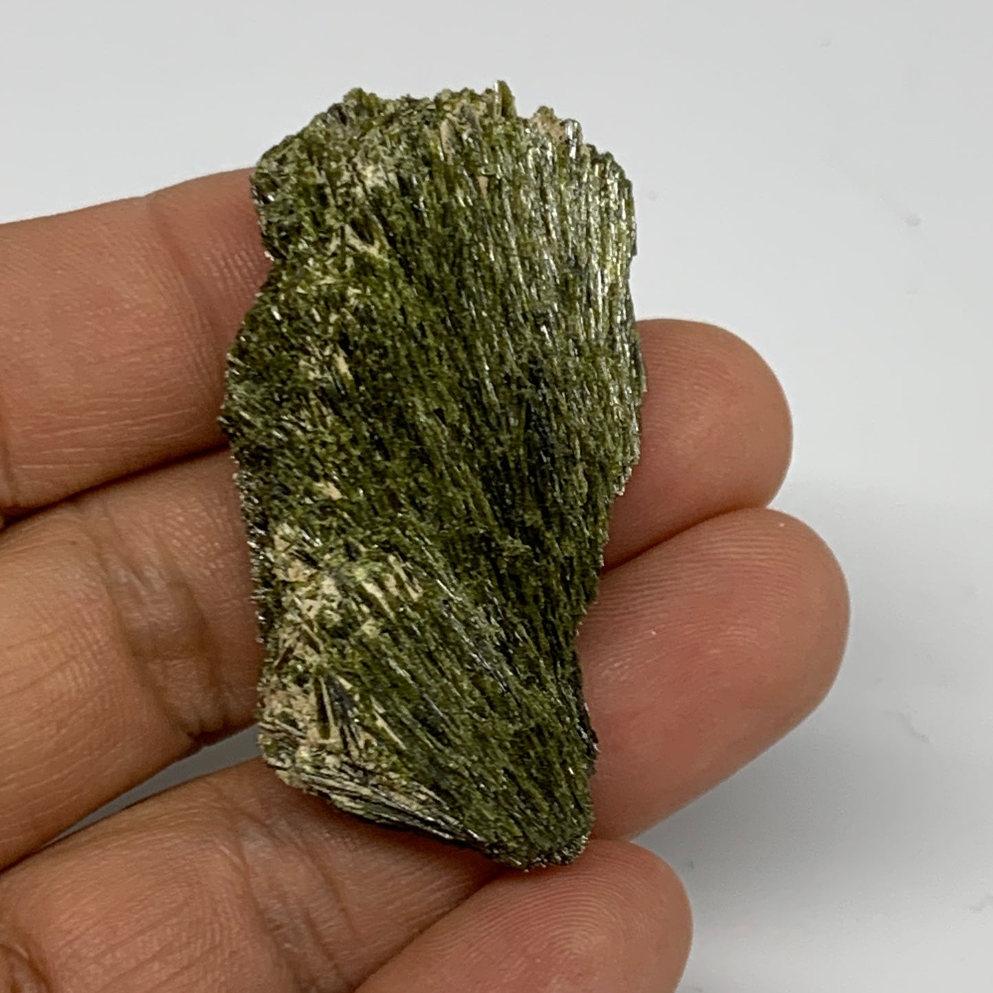 25g, 1.8"x1"x0.5",Green Epidote Custer/Leaf Mineral Specimen @Pakistan,B27553