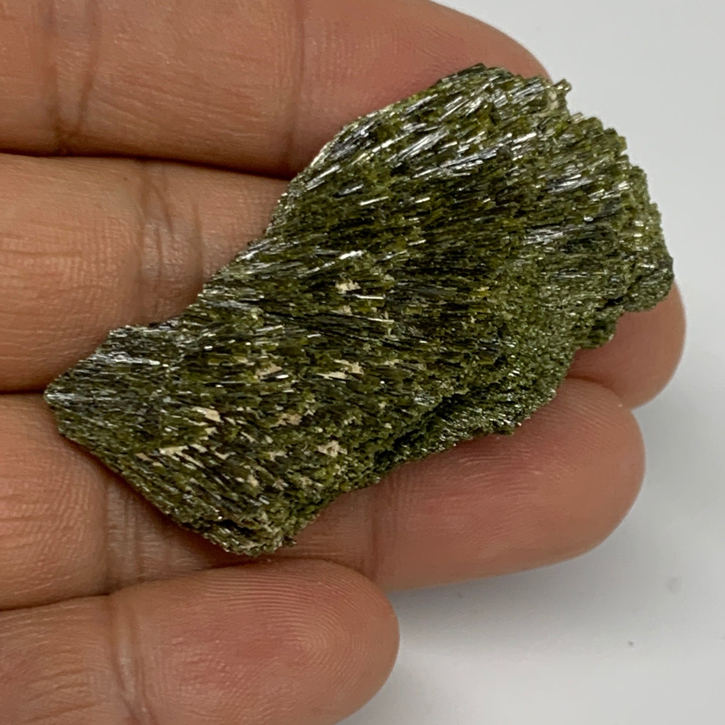 25g, 1.8"x1"x0.5",Green Epidote Custer/Leaf Mineral Specimen @Pakistan,B27553