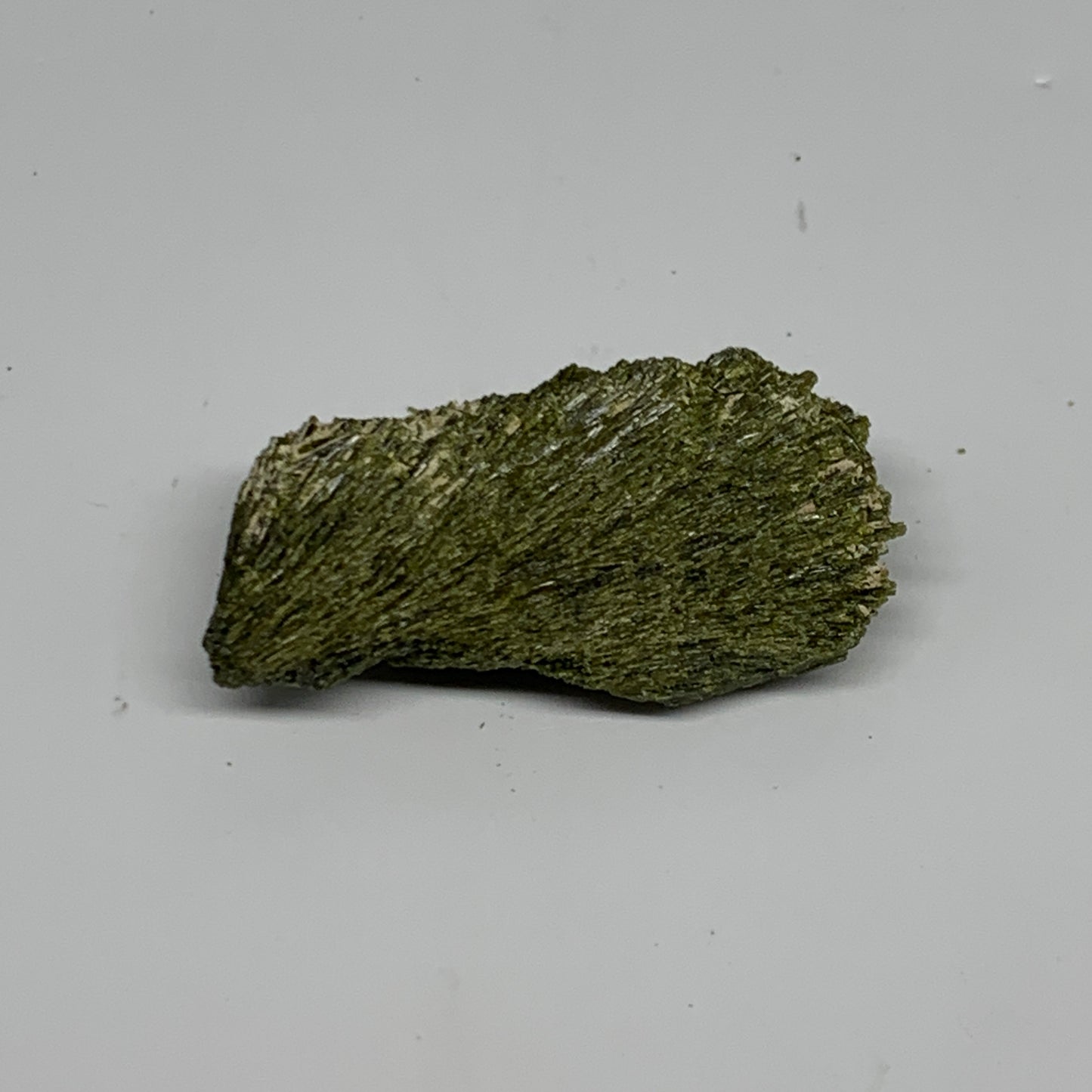 25g, 1.8"x1"x0.5",Green Epidote Custer/Leaf Mineral Specimen @Pakistan,B27553