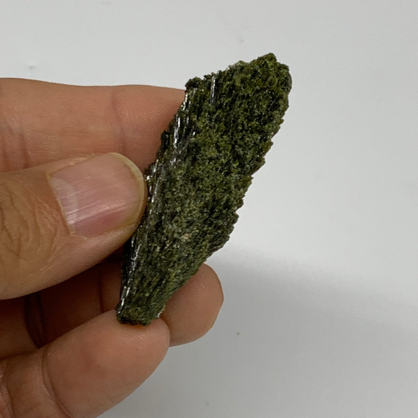 22.3g, 1.9"x1.1"x0.5",Green Epidote Custer/Leaf Mineral Specimen @Pakistan,B2755
