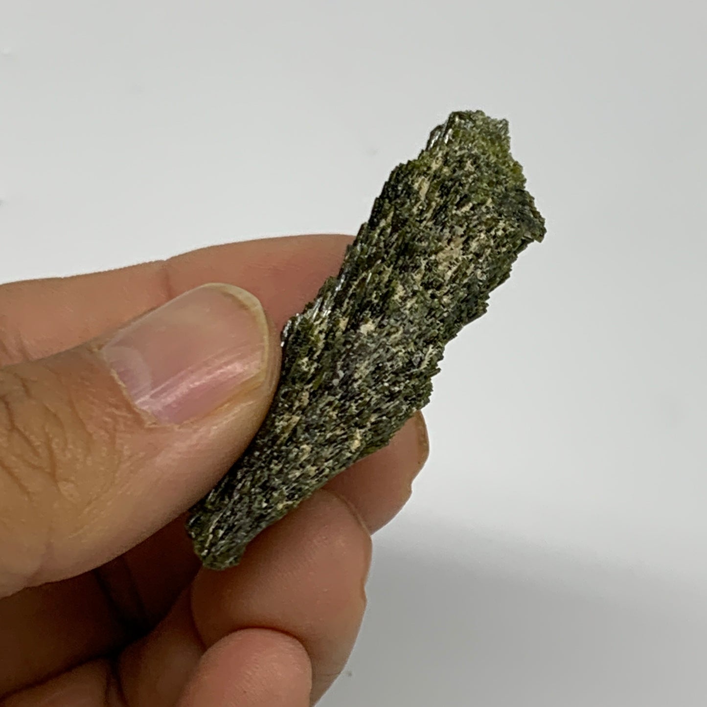 22.3g, 1.9"x1.1"x0.5",Green Epidote Custer/Leaf Mineral Specimen @Pakistan,B2755