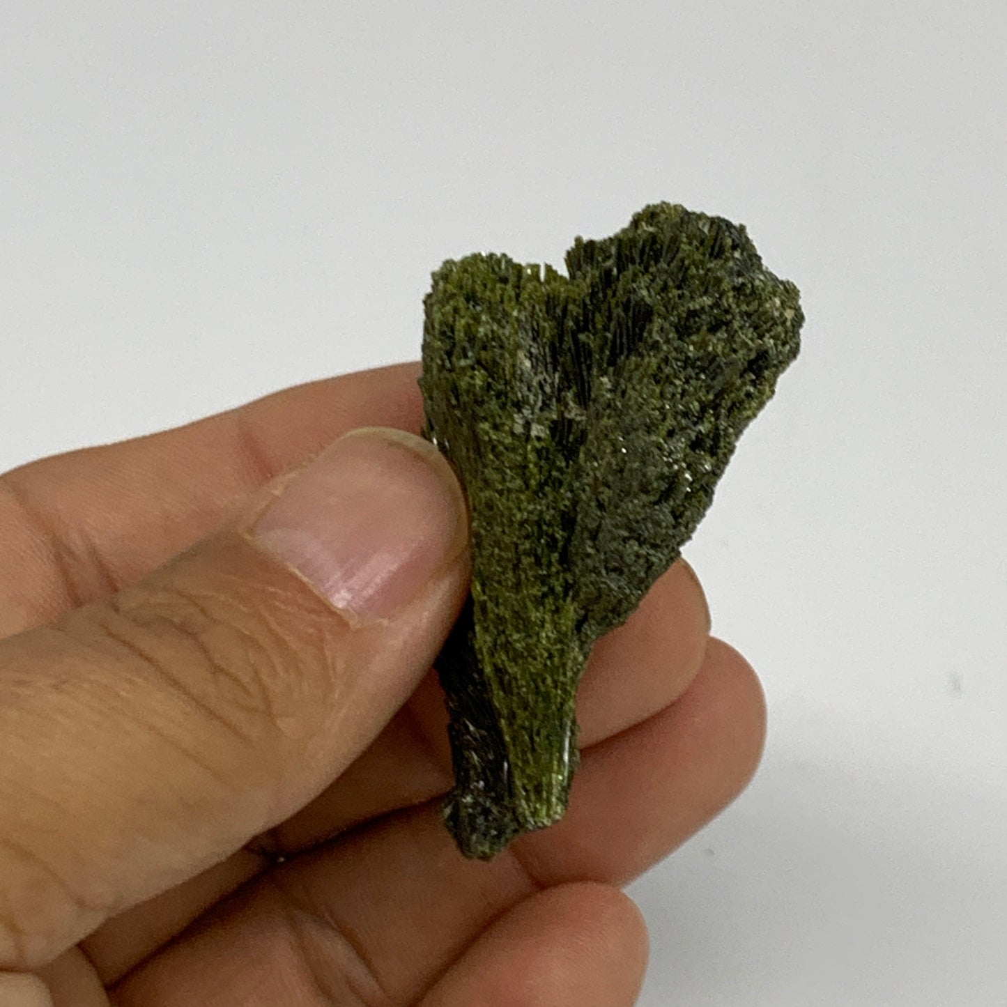 35.6g, 1.7"x1.9"x0.7",Green Epidote Custer/Leaf Mineral Specimen @Pakistan,B2755
