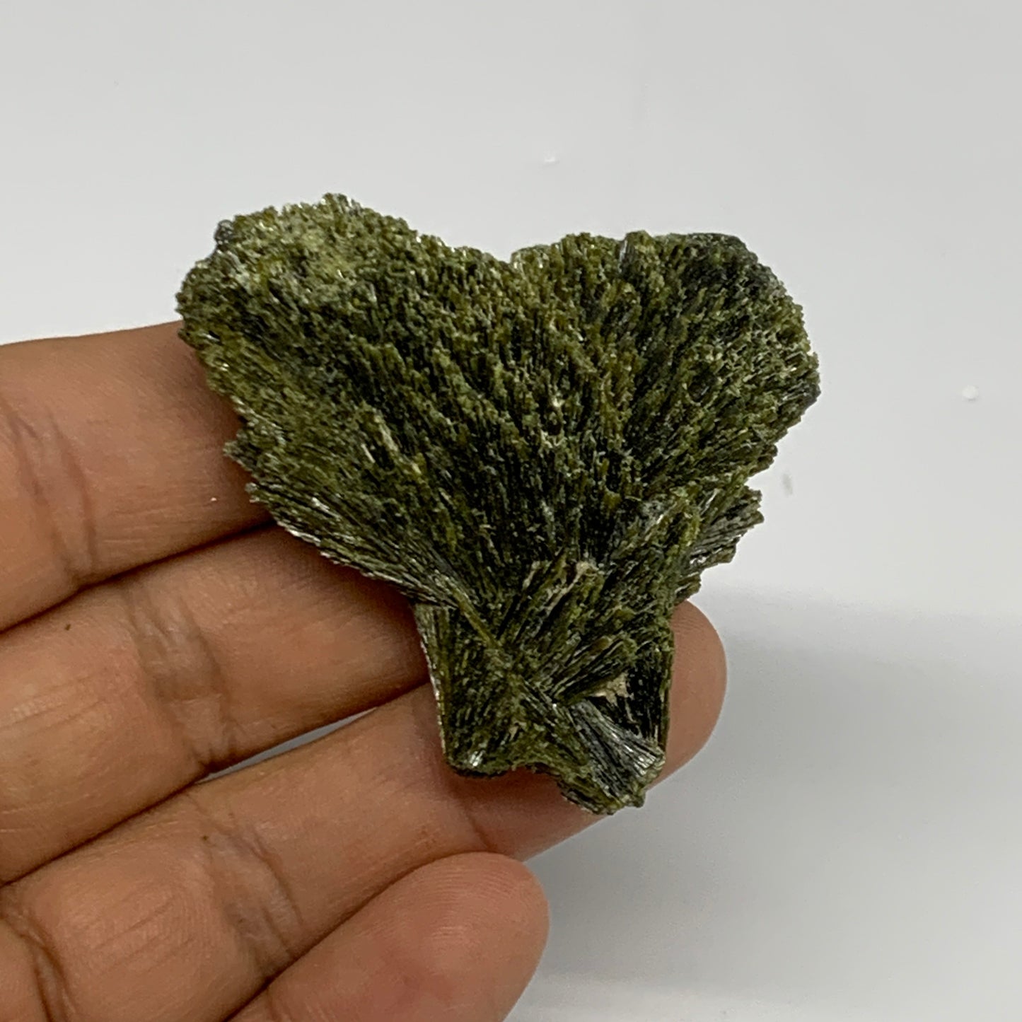 35.6g, 1.7"x1.9"x0.7",Green Epidote Custer/Leaf Mineral Specimen @Pakistan,B2755