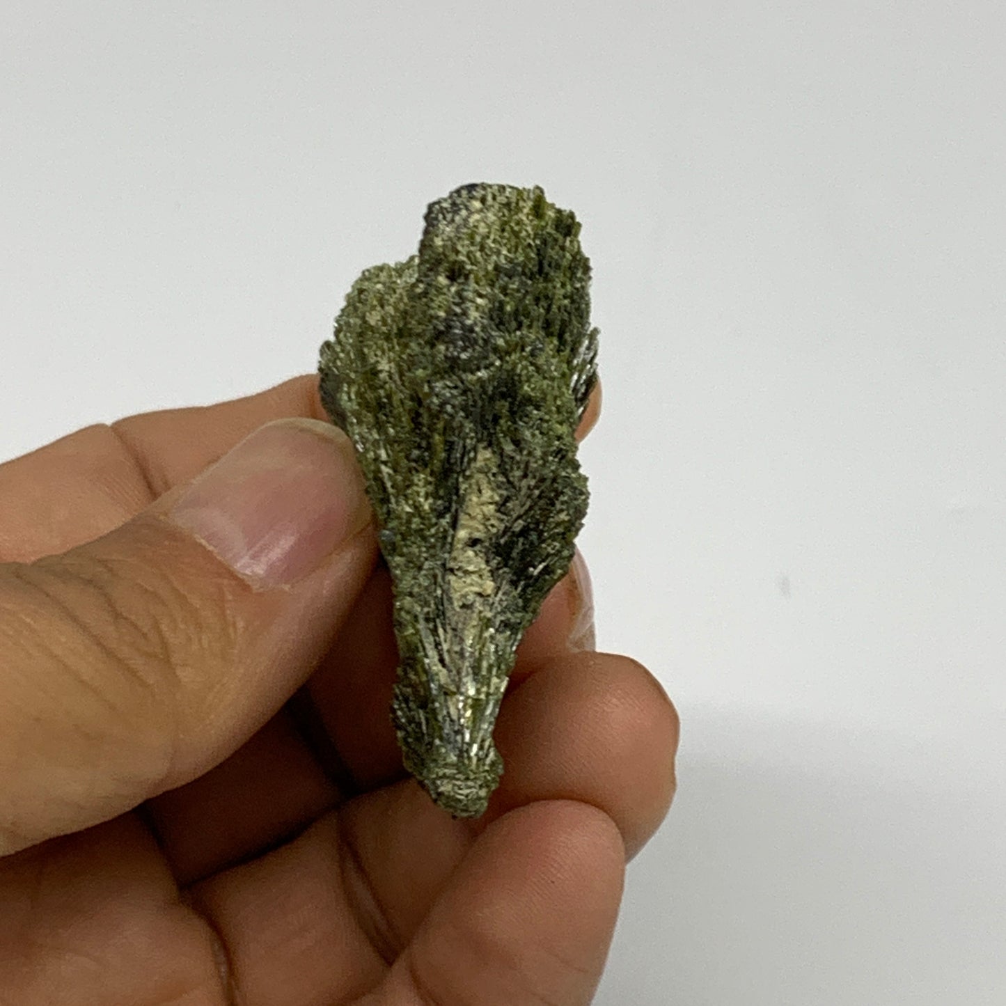35.6g, 1.7"x1.9"x0.7",Green Epidote Custer/Leaf Mineral Specimen @Pakistan,B2755