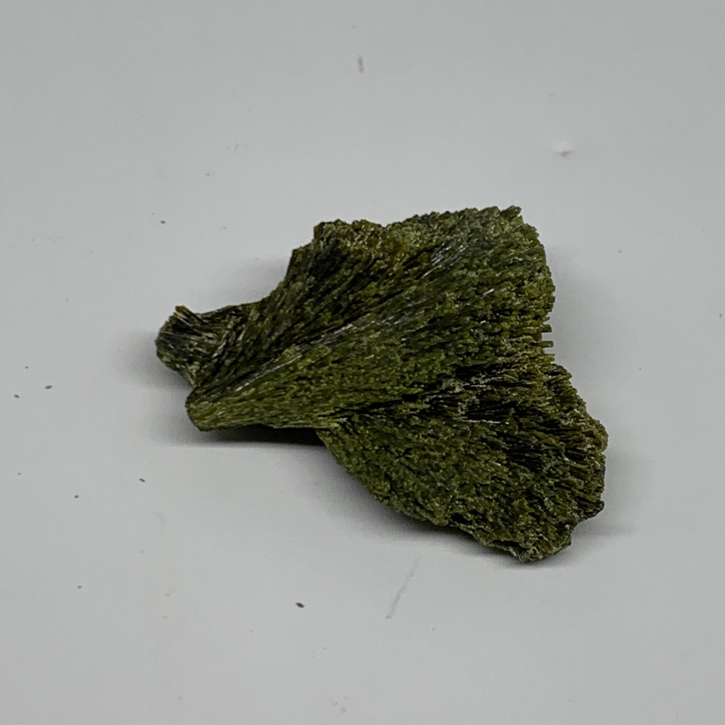 35.6g, 1.7"x1.9"x0.7",Green Epidote Custer/Leaf Mineral Specimen @Pakistan,B2755