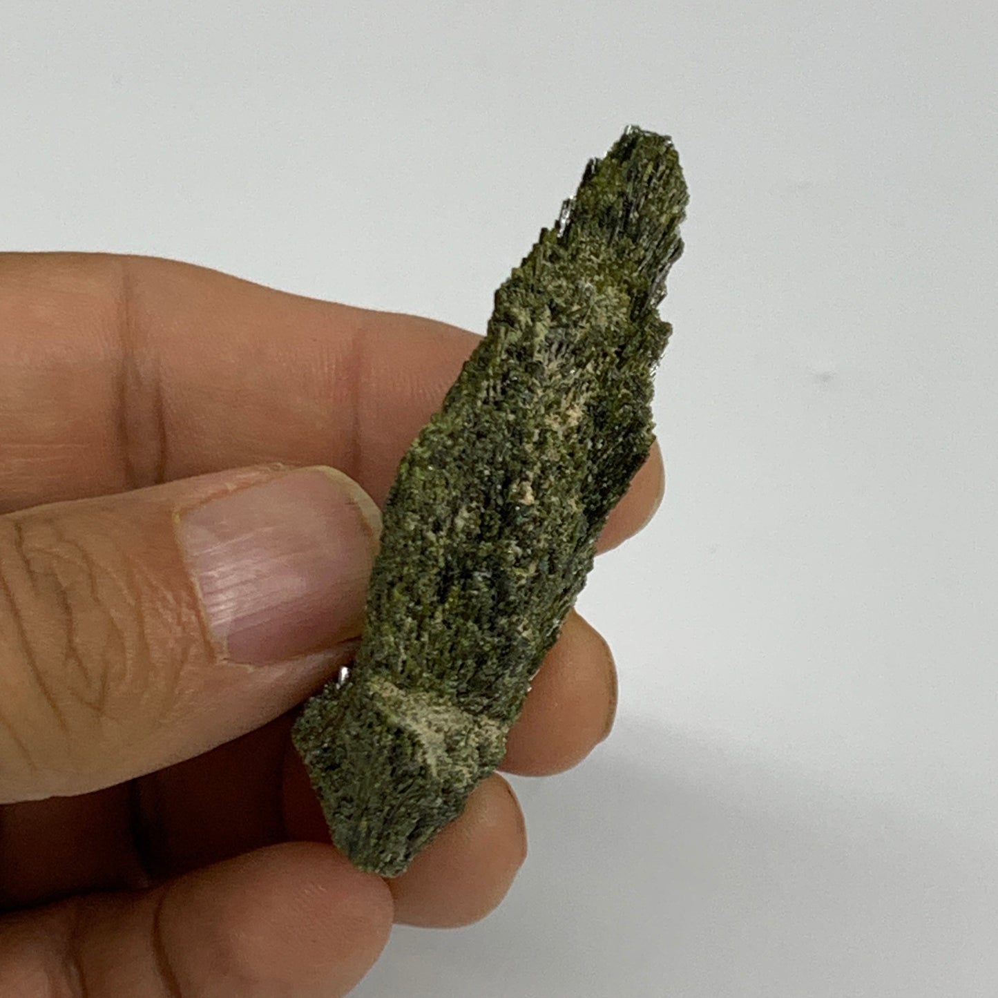 36.6g, 2.2"x1.2"x0.6",Green Epidote Custer/Leaf Mineral Specimen @Pakistan,B2755