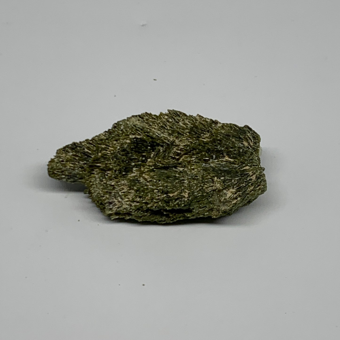 36.6g, 2.2"x1.2"x0.6",Green Epidote Custer/Leaf Mineral Specimen @Pakistan,B2755