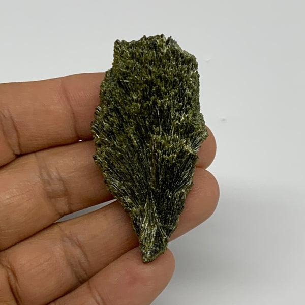 23.2g, 2.2"x1.1"x0.4",Green Epidote Custer/Leaf Mineral Specimen @Pakistan,B2756
