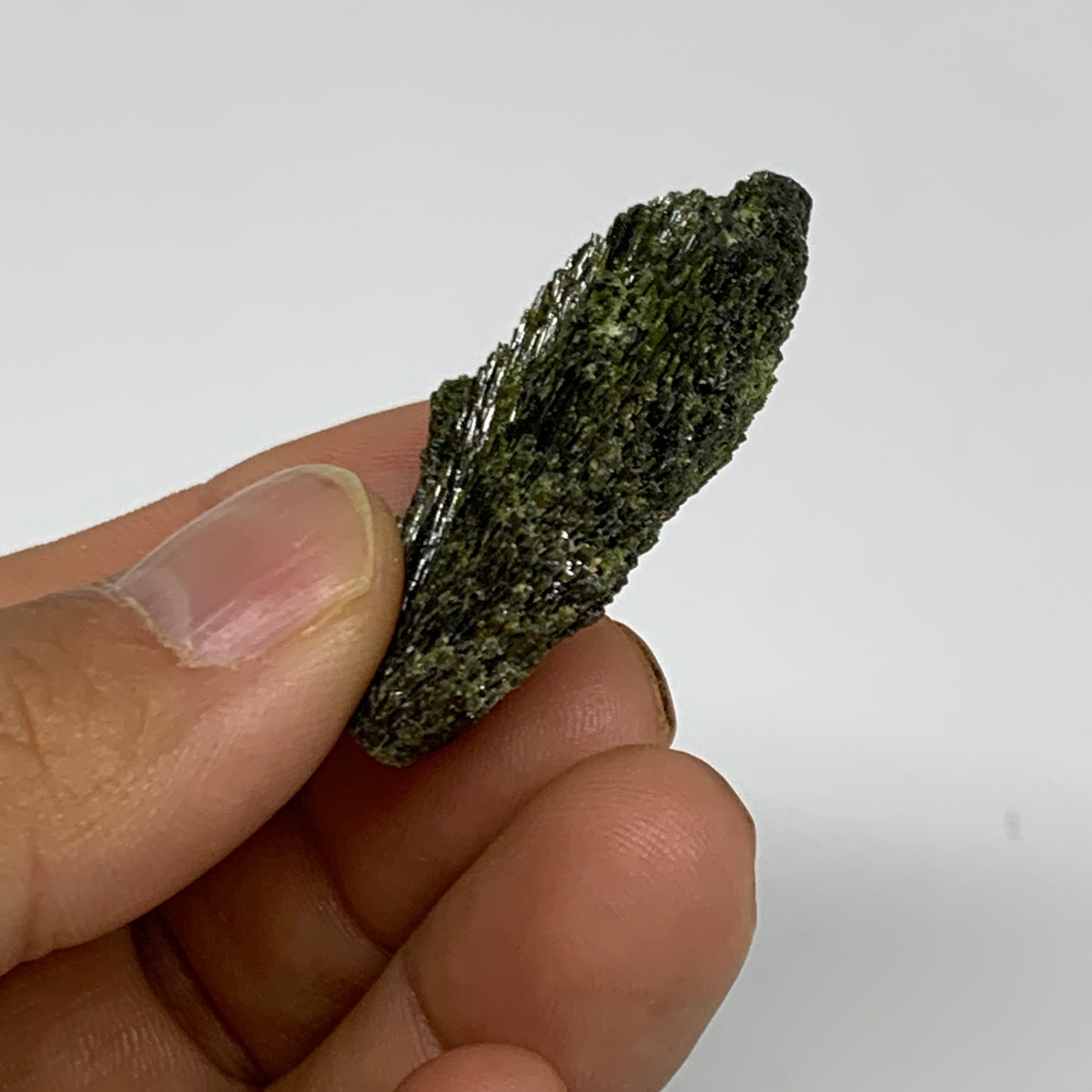 18.5g, 1.5"x1.2"x0.4",Green Epidote Custer/Leaf Mineral Specimen @Pakistan,B2756