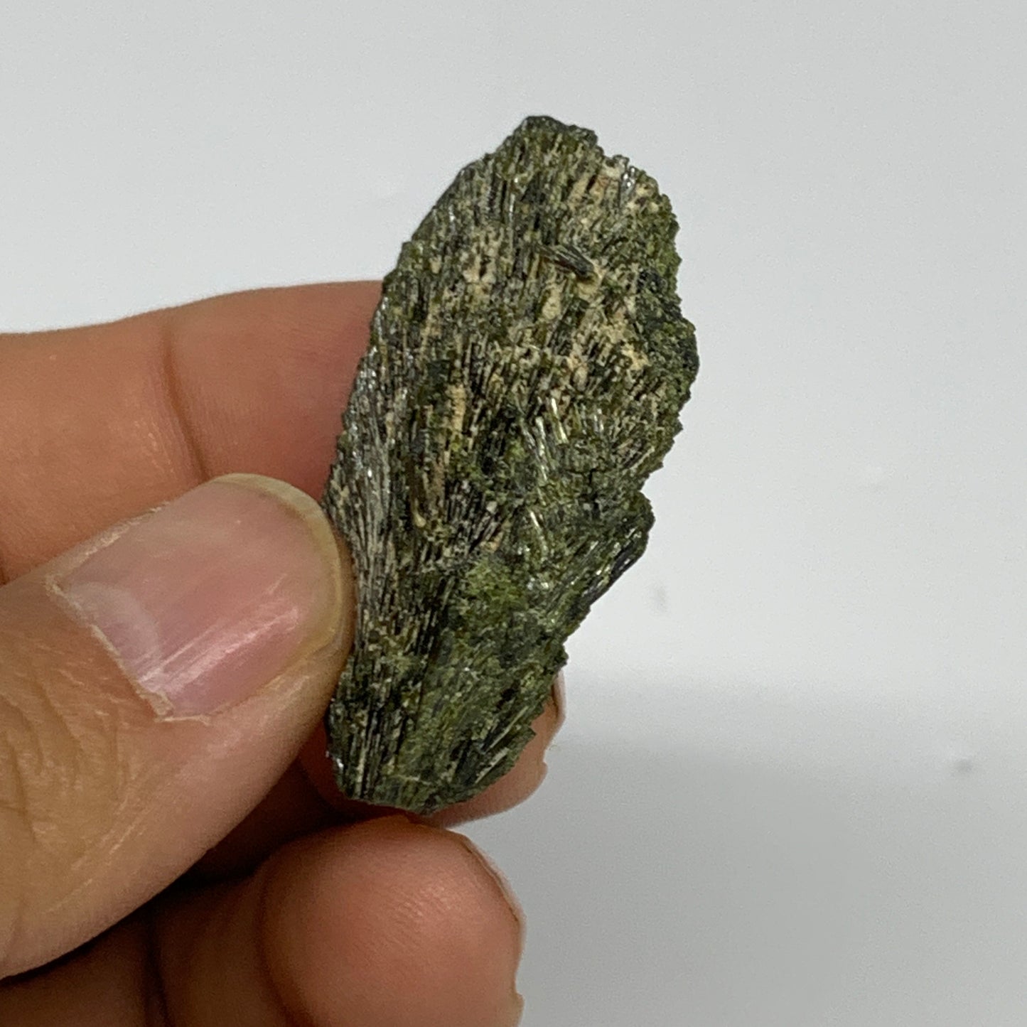 18.5g, 1.5"x1.2"x0.4",Green Epidote Custer/Leaf Mineral Specimen @Pakistan,B2756