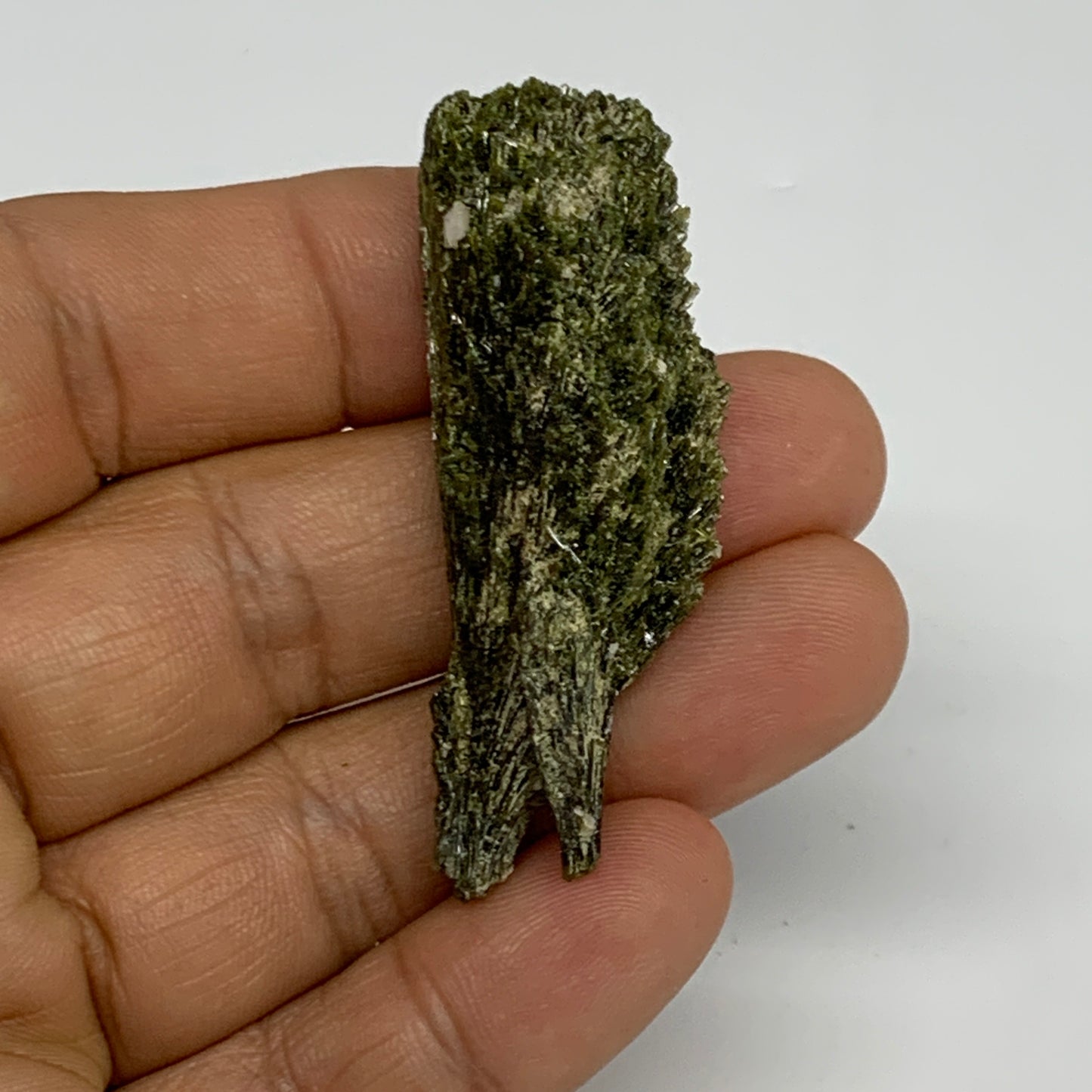 18.6g, 2.1"x0.8"x0.6",Green Epidote Custer/Leaf Mineral Specimen @Pakistan,B2756