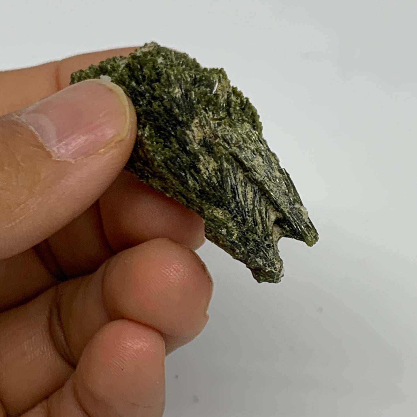 18.6g, 2.1"x0.8"x0.6",Green Epidote Custer/Leaf Mineral Specimen @Pakistan,B2756