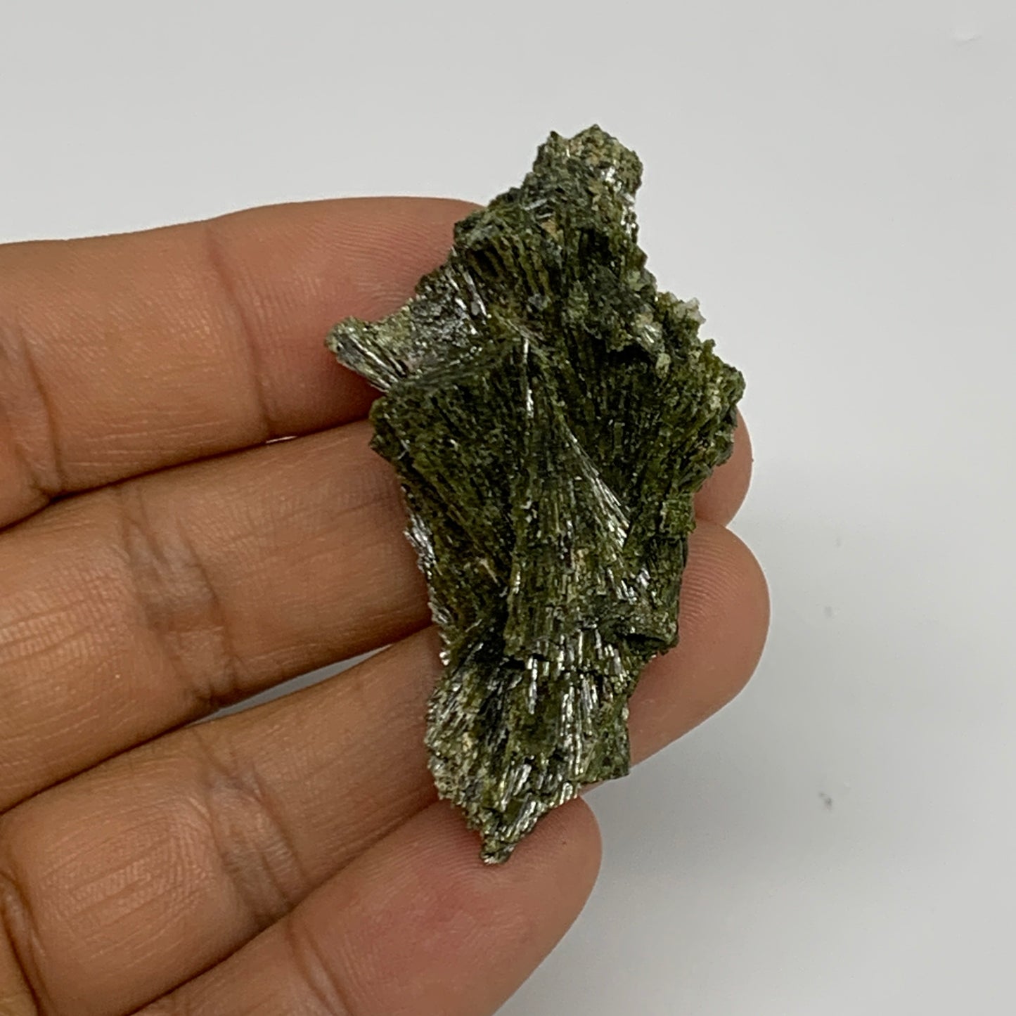 19.2g, 2.1"x1.2"x0.6",Green Epidote Custer/Leaf Mineral Specimen @Pakistan,B2756
