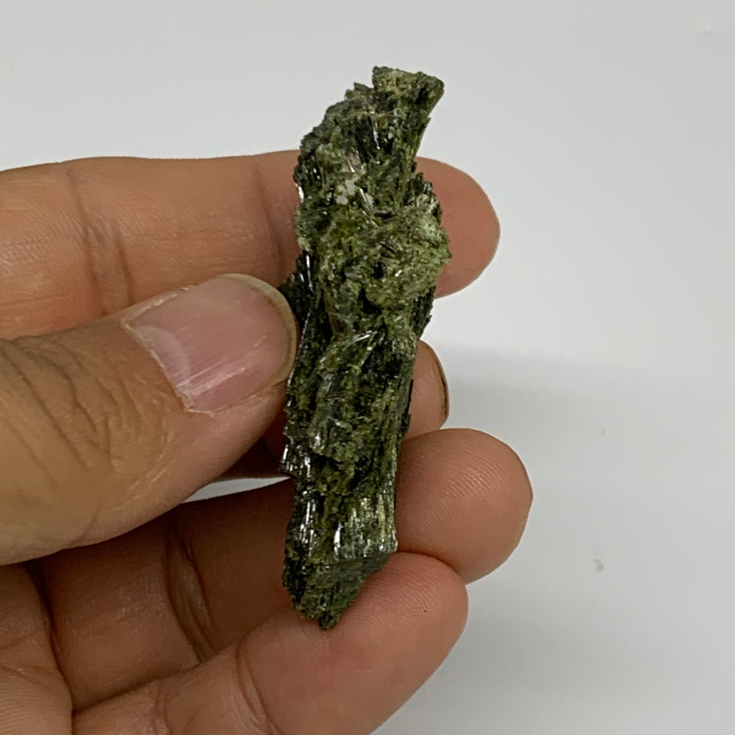 19.2g, 2.1"x1.2"x0.6",Green Epidote Custer/Leaf Mineral Specimen @Pakistan,B2756