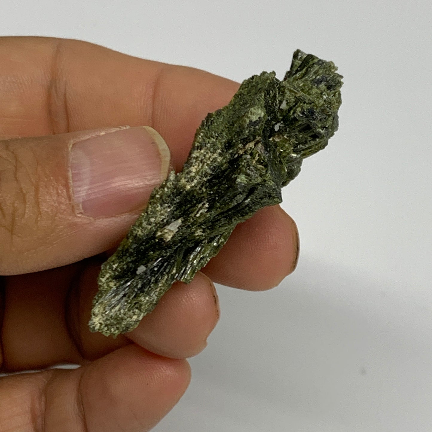 19.2g, 2.1"x1.2"x0.6",Green Epidote Custer/Leaf Mineral Specimen @Pakistan,B2756