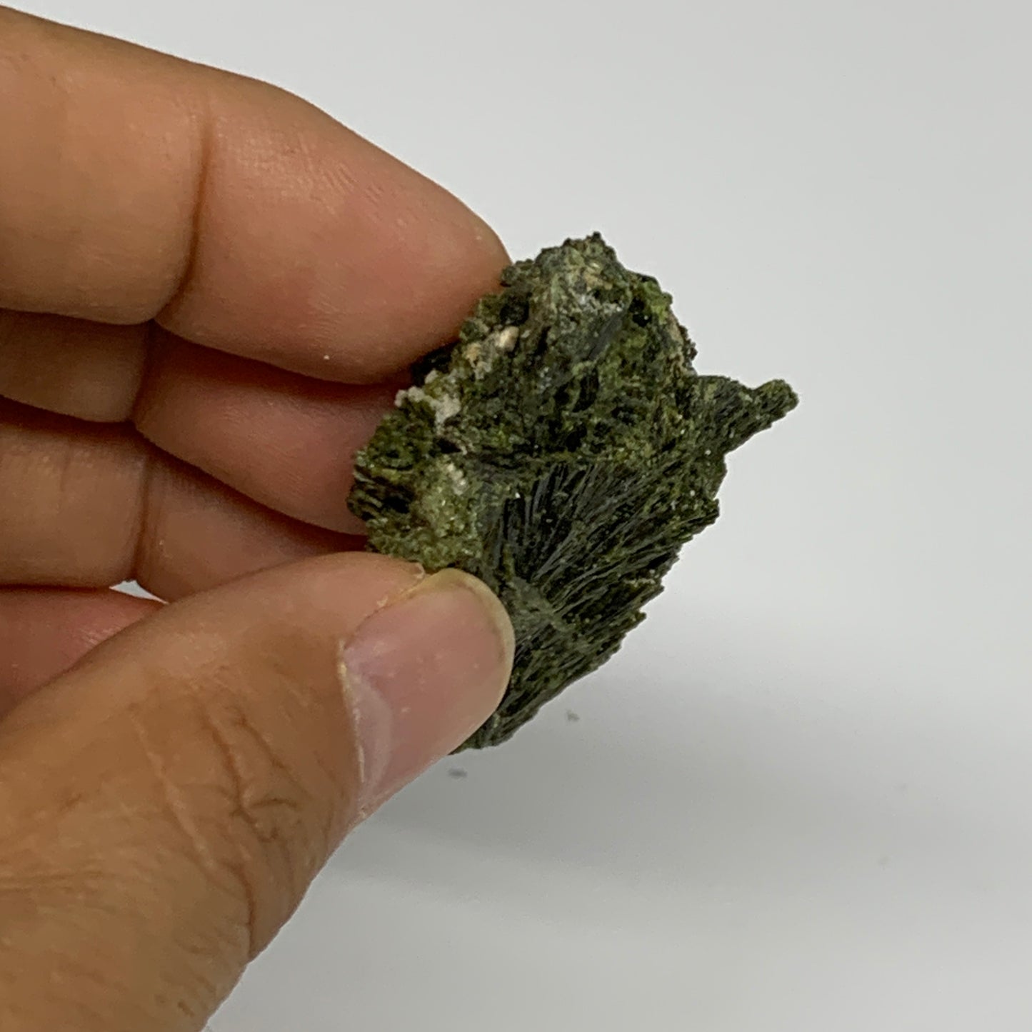 19.2g, 2.1"x1.2"x0.6",Green Epidote Custer/Leaf Mineral Specimen @Pakistan,B2756