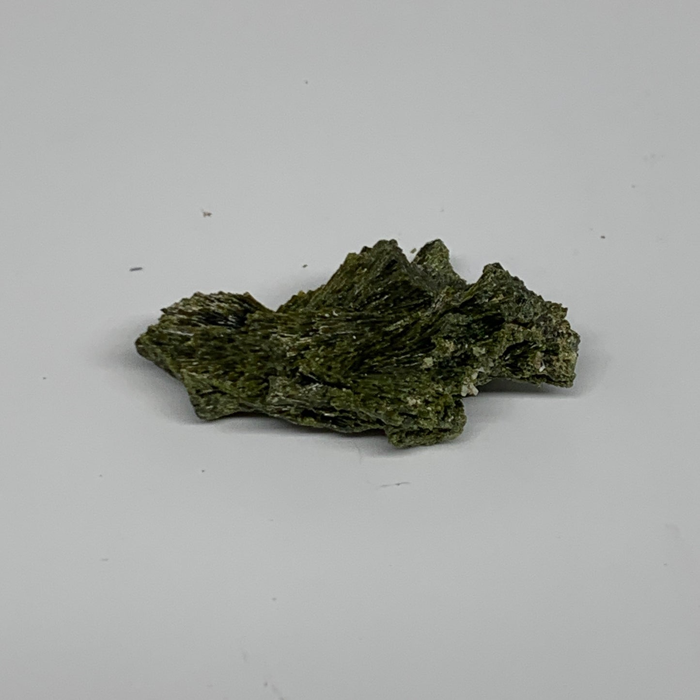 19.2g, 2.1"x1.2"x0.6",Green Epidote Custer/Leaf Mineral Specimen @Pakistan,B2756