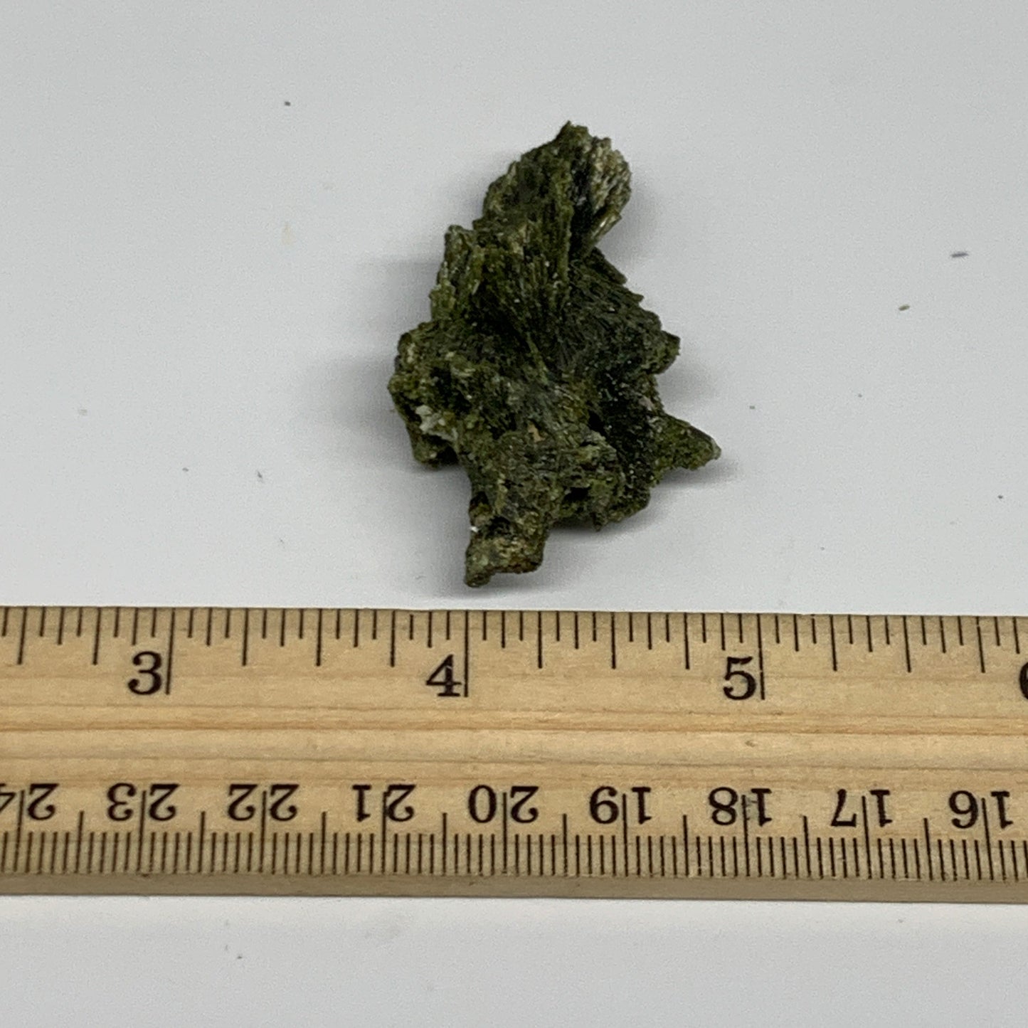 19.2g, 2.1"x1.2"x0.6",Green Epidote Custer/Leaf Mineral Specimen @Pakistan,B2756