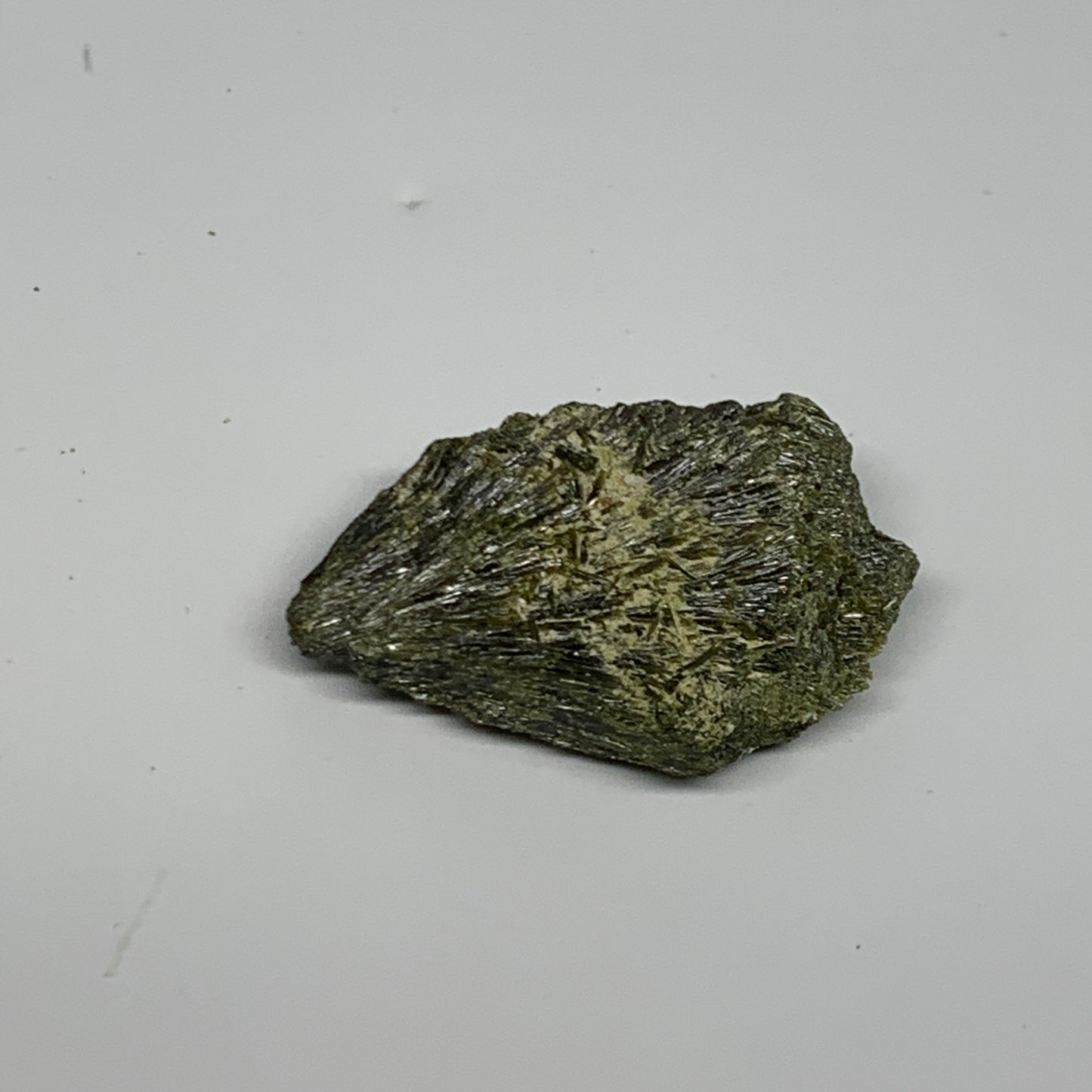 20.3g, 1.7"x1.2"x0.4",Green Epidote Custer/Leaf Mineral Specimen @Pakistan,B2757