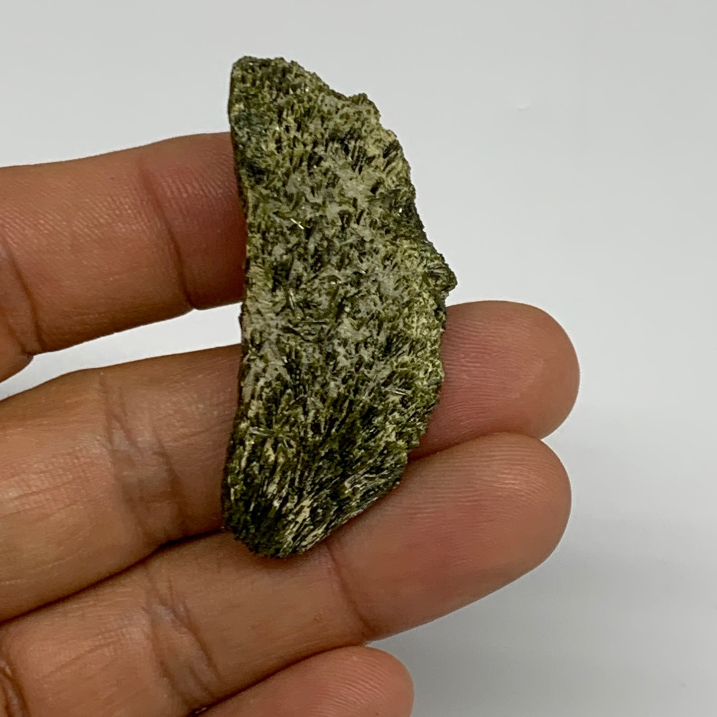 20.6g, 1.8"x0.8"x0.8",Green Epidote Custer/Leaf Mineral Specimen @Pakistan,B2757