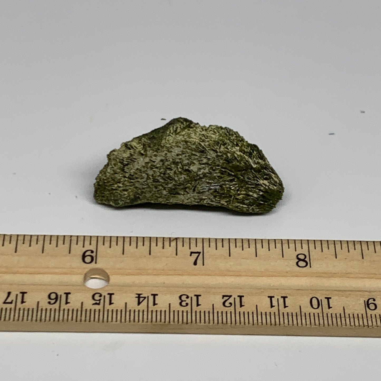 20.6g, 1.8"x0.8"x0.8",Green Epidote Custer/Leaf Mineral Specimen @Pakistan,B2757
