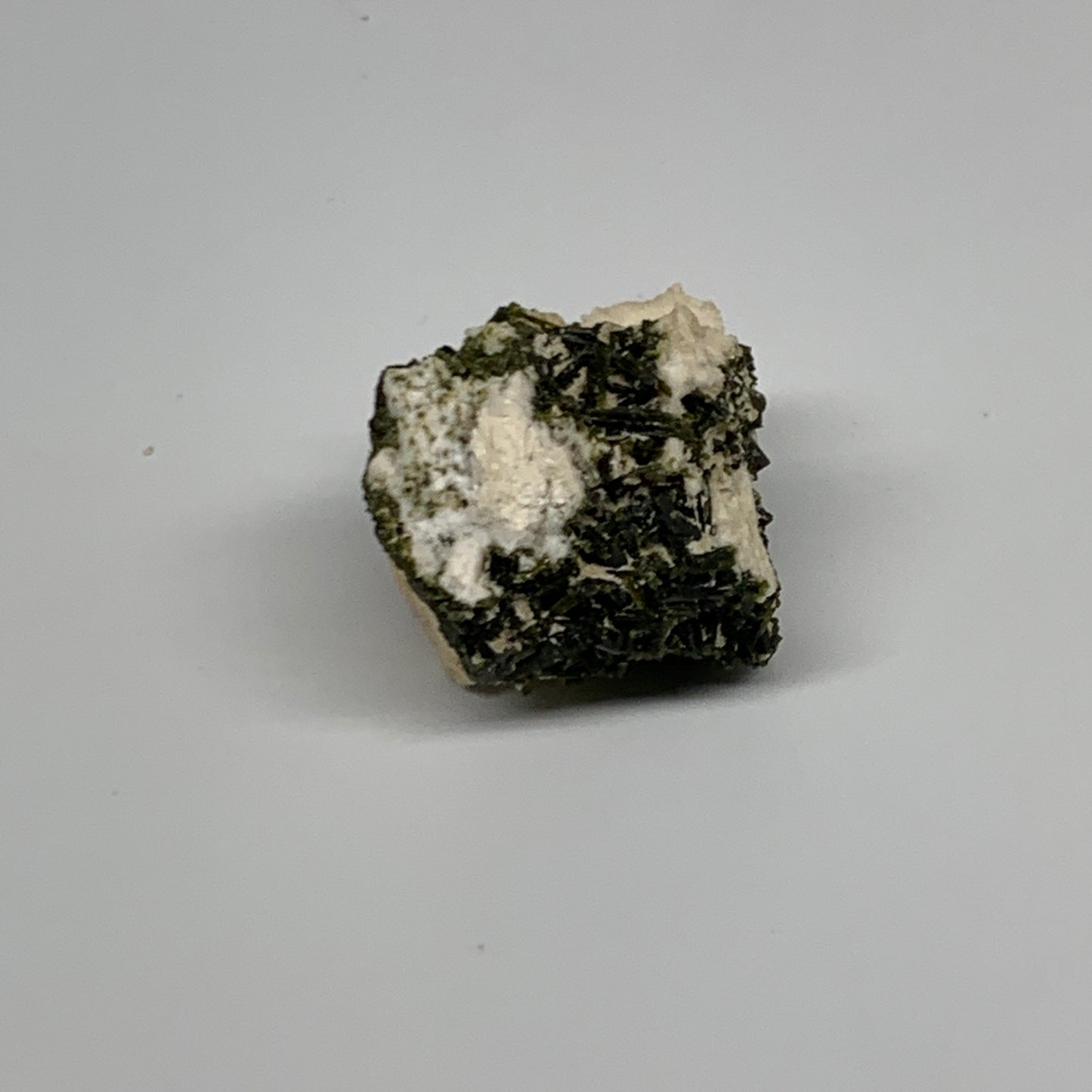 35.2g,1.2"x1.2"x1.1",Green Epidote Custer/Leaf Mineral Specimen @Pakistan,B27581