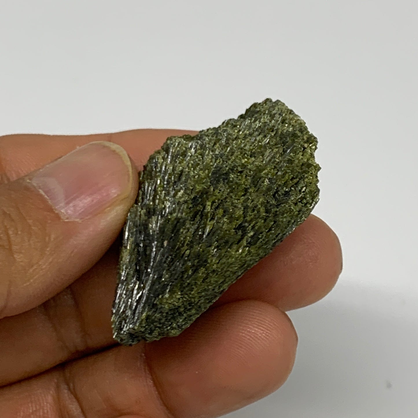 25.1g,1.7"x1.4"x0.5",Green Epidote Custer/Leaf Mineral Specimen @Pakistan,B27582